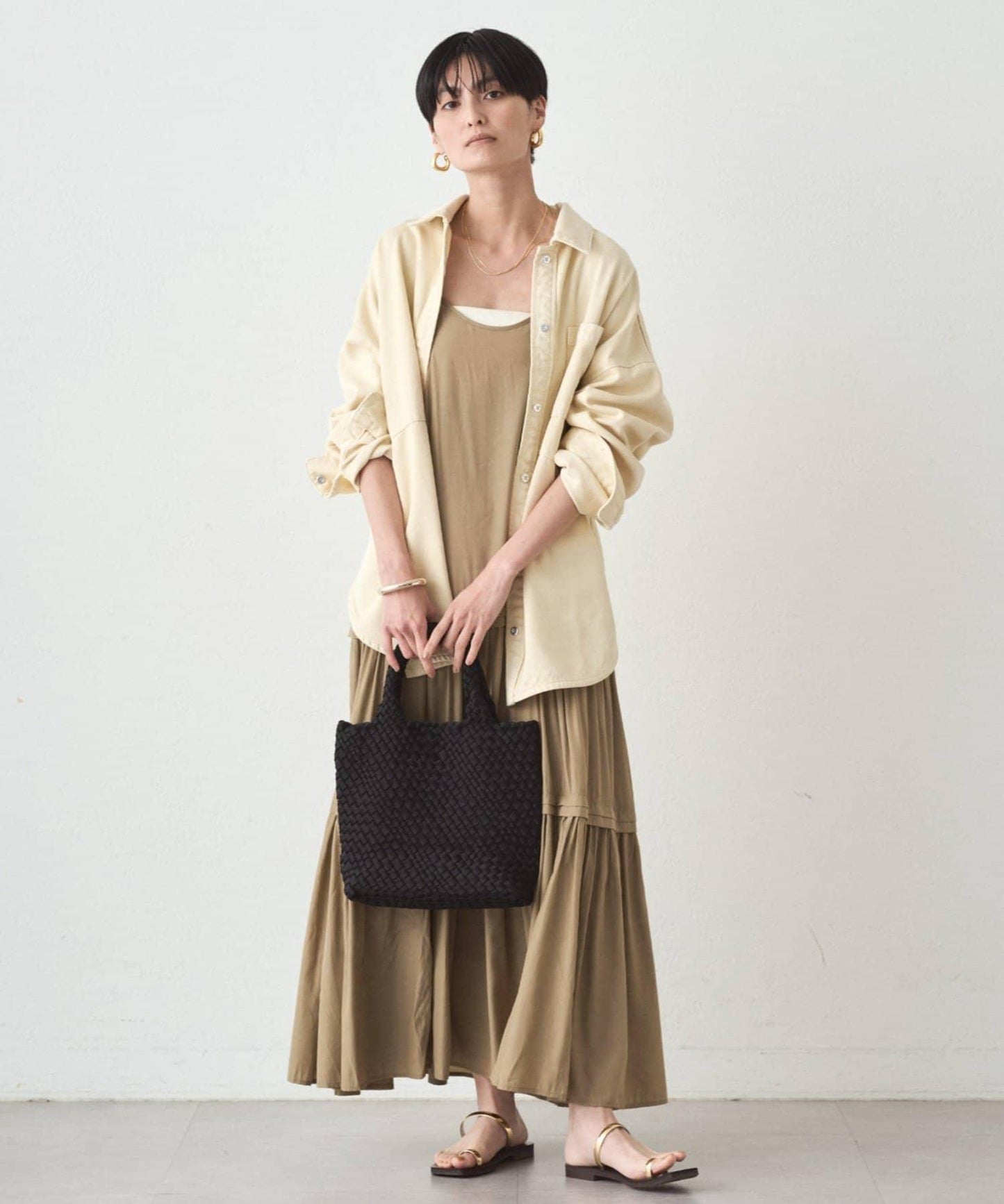 緞面多層吊帶連衣裙