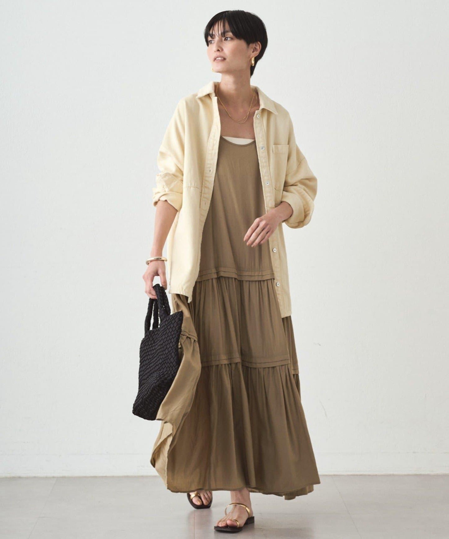 緞面多層吊帶連衣裙