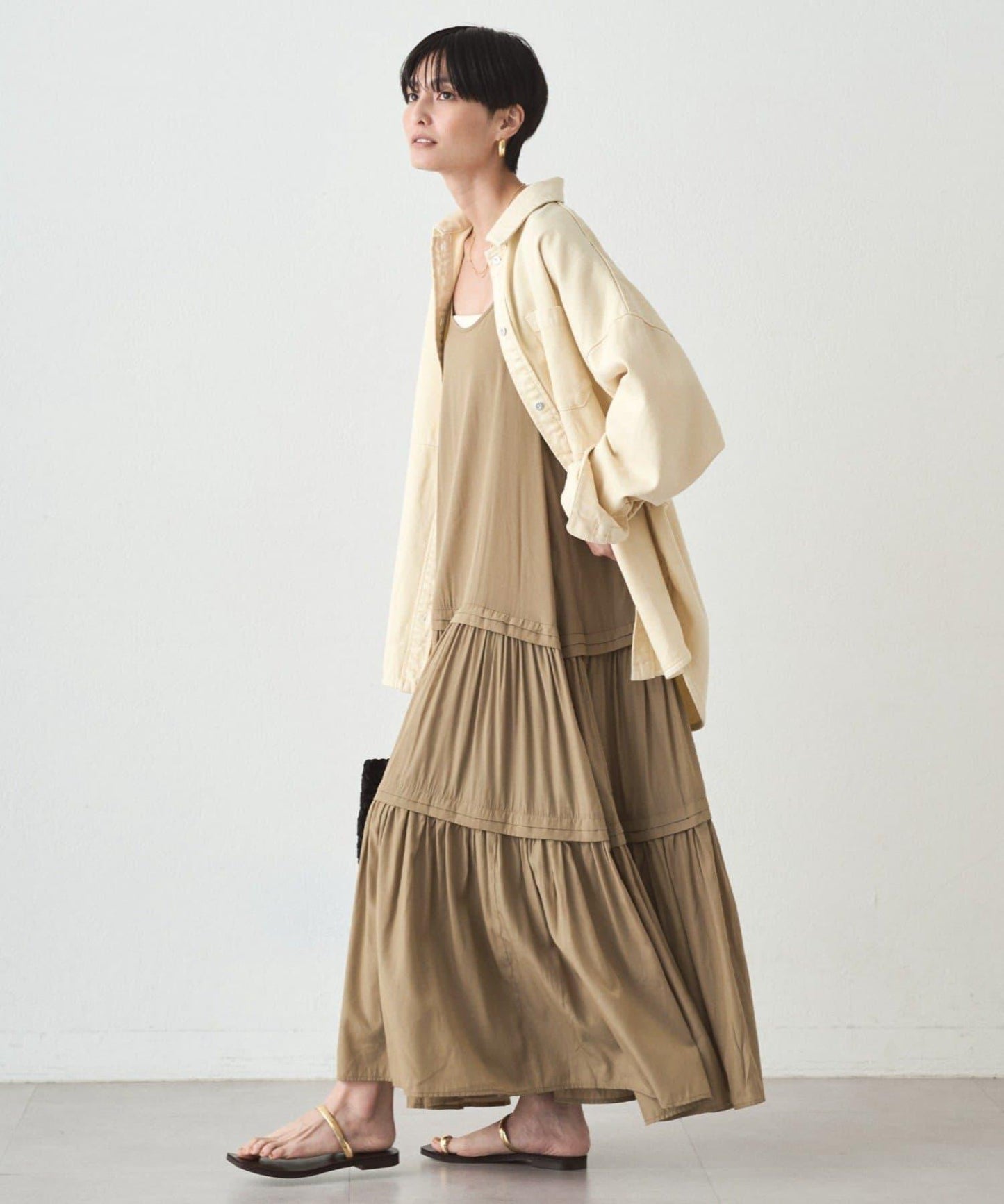 緞面多層吊帶連衣裙