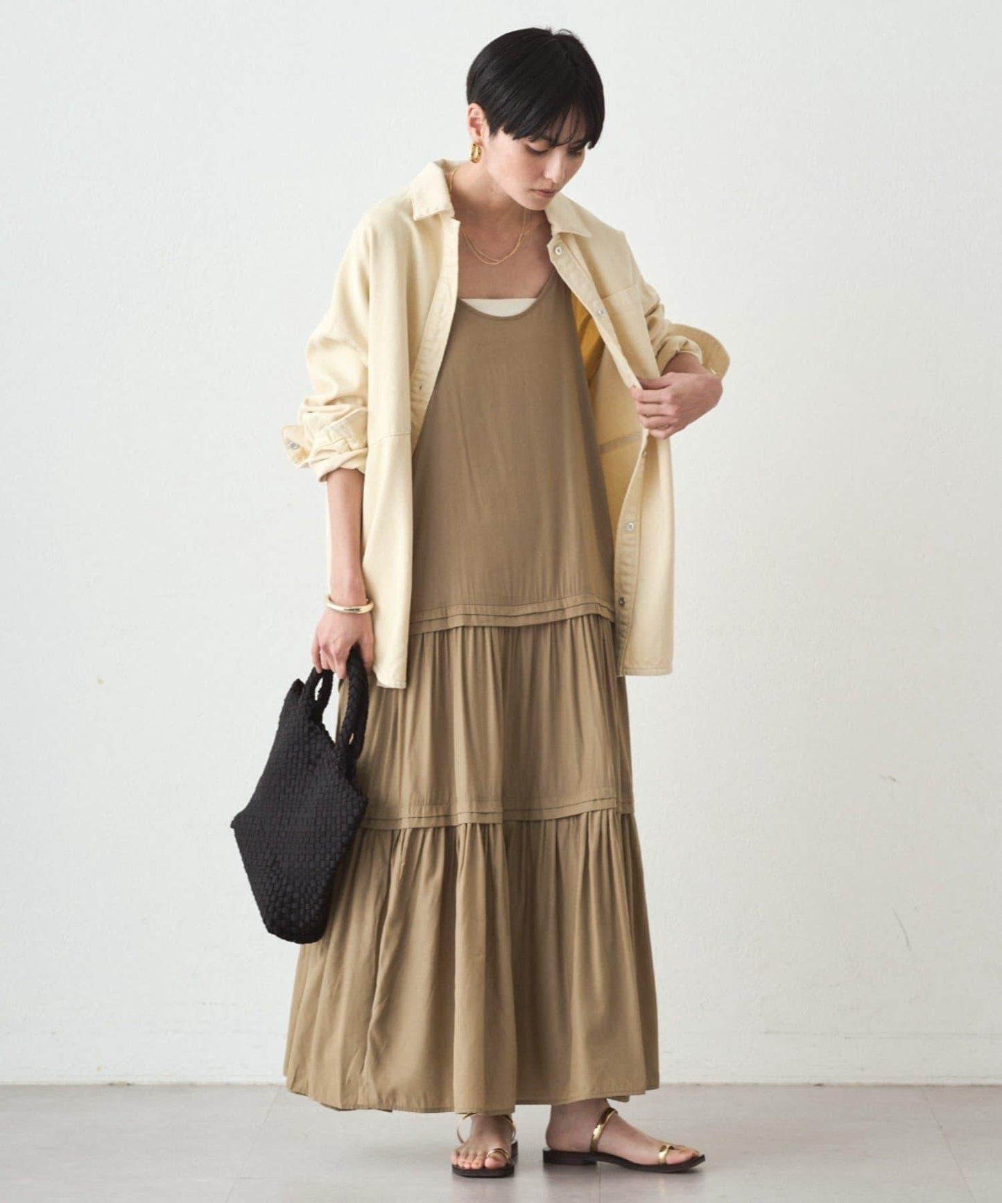 緞面多層吊帶連衣裙