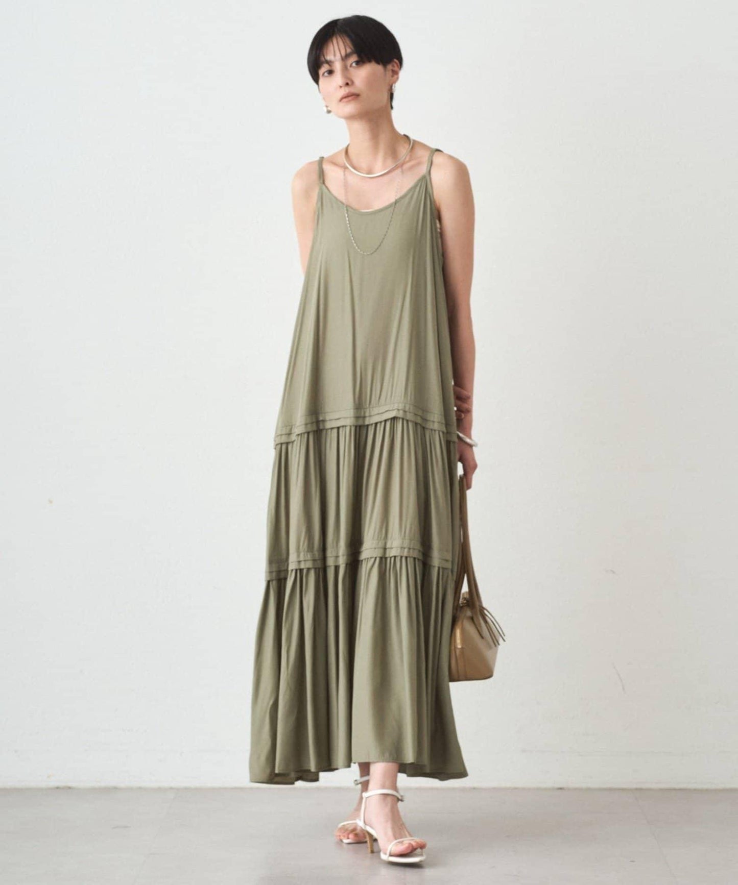 緞面多層吊帶連衣裙