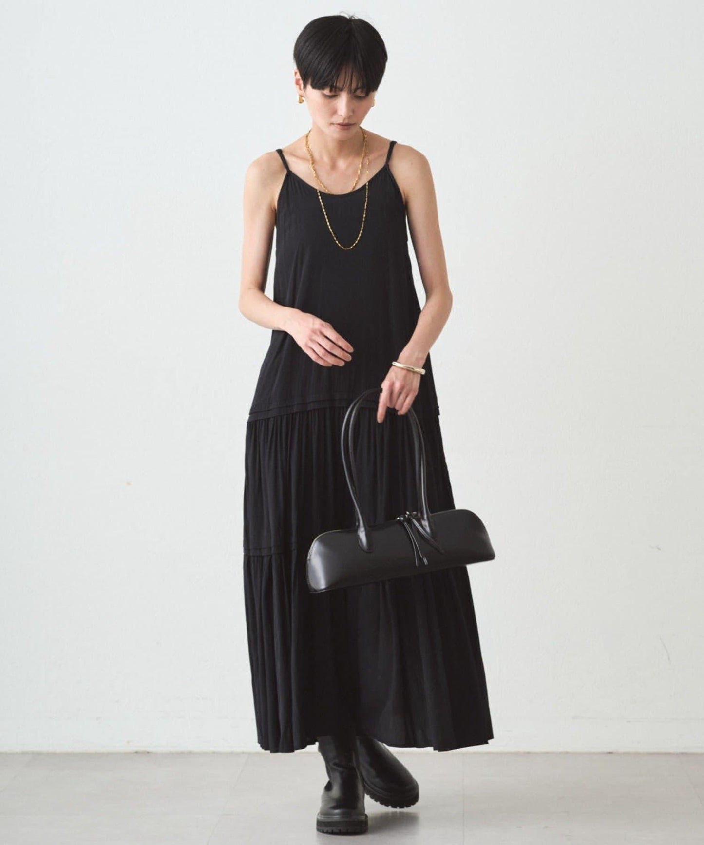 緞面多層吊帶連衣裙