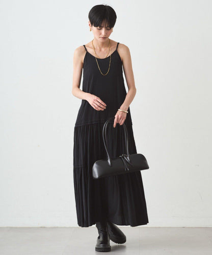 緞面多層吊帶連衣裙