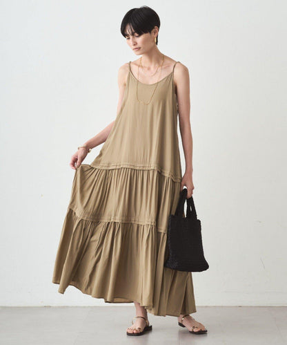 緞面多層吊帶連衣裙