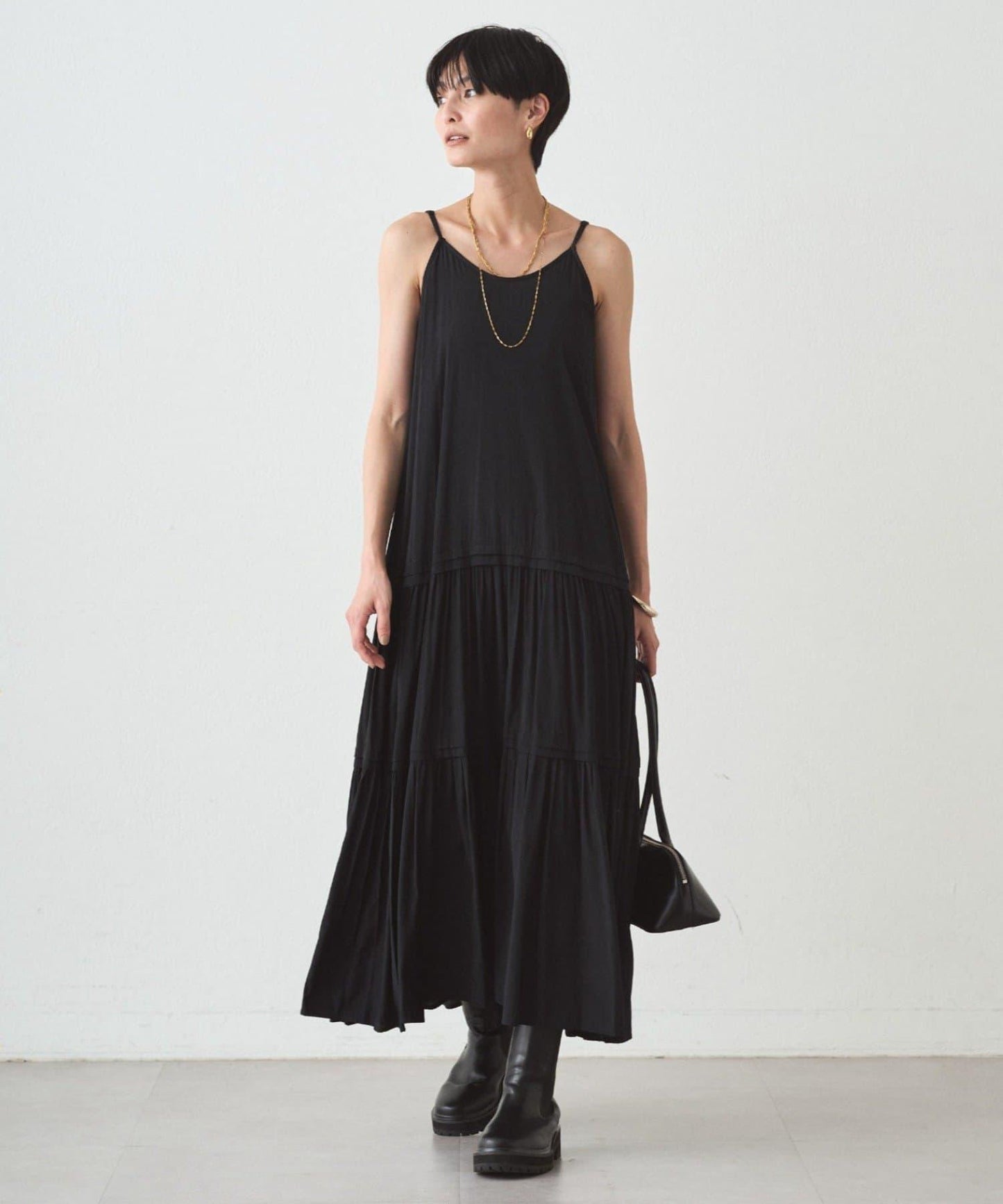 緞面多層吊帶連衣裙