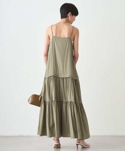 緞面多層吊帶連衣裙