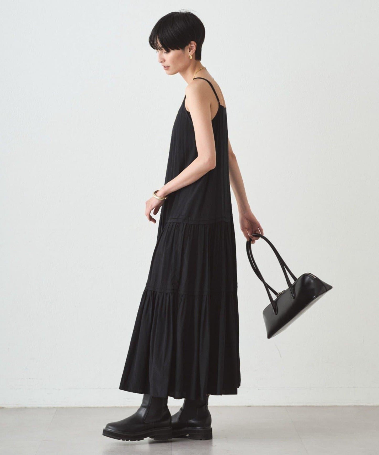 緞面多層吊帶連衣裙