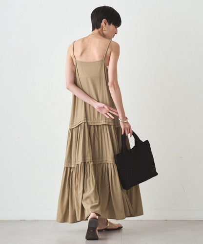 緞面多層吊帶連衣裙