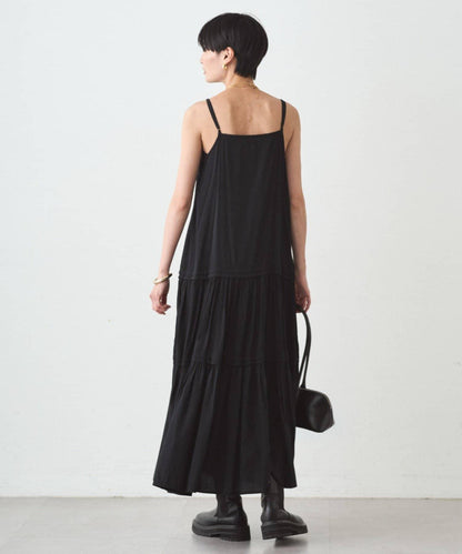 緞面多層吊帶連衣裙