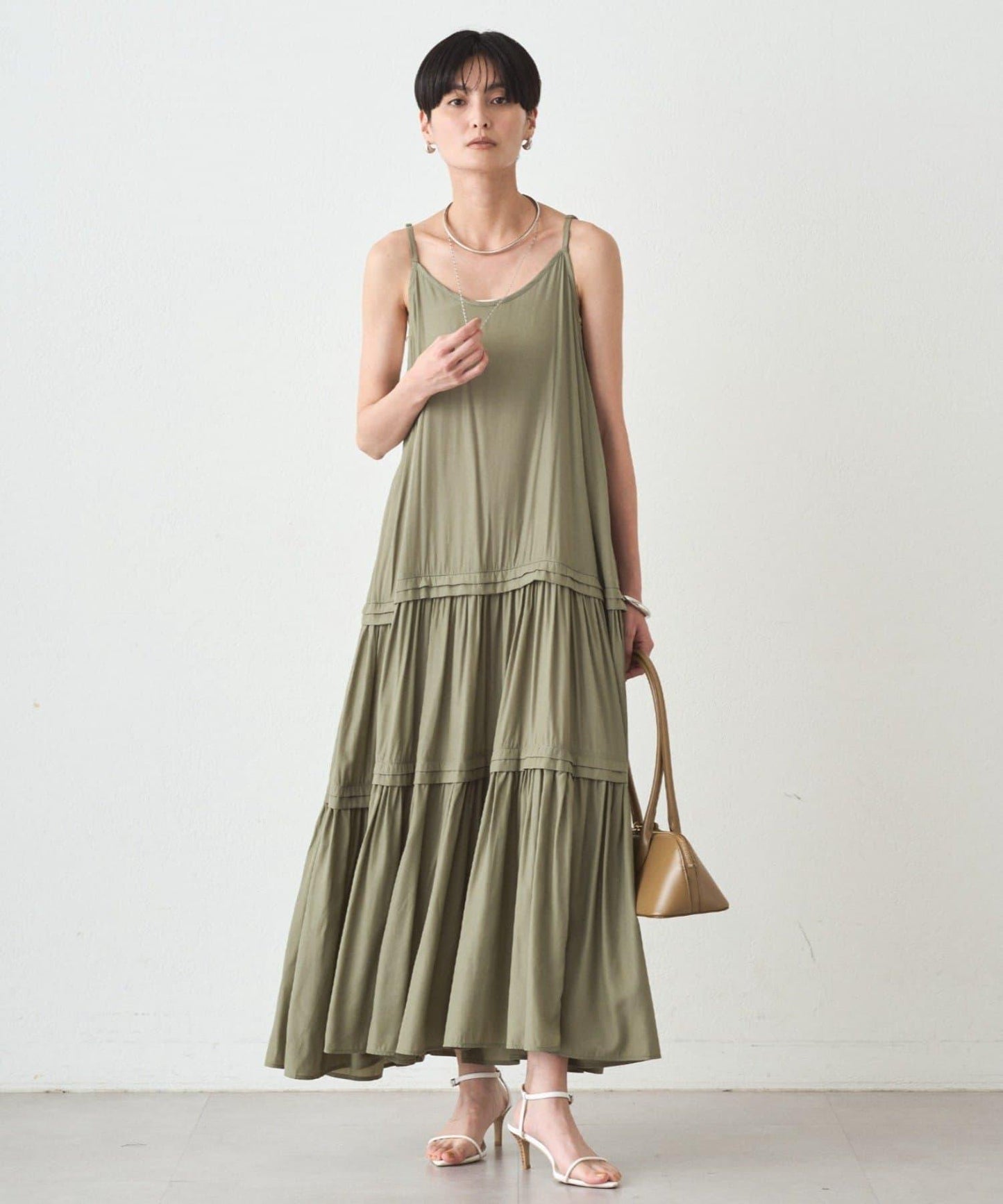 緞面多層吊帶連衣裙