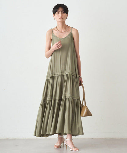 緞面多層吊帶連衣裙