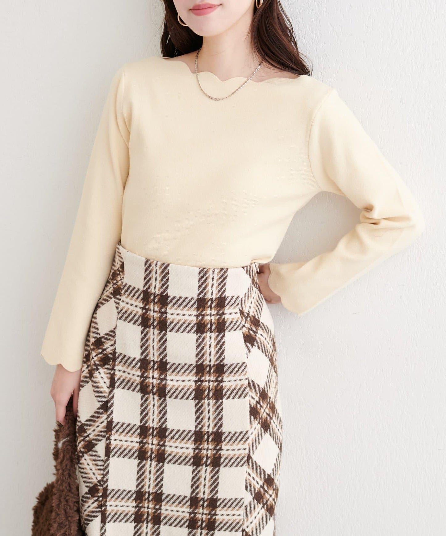 波浪邊亮片針織衫