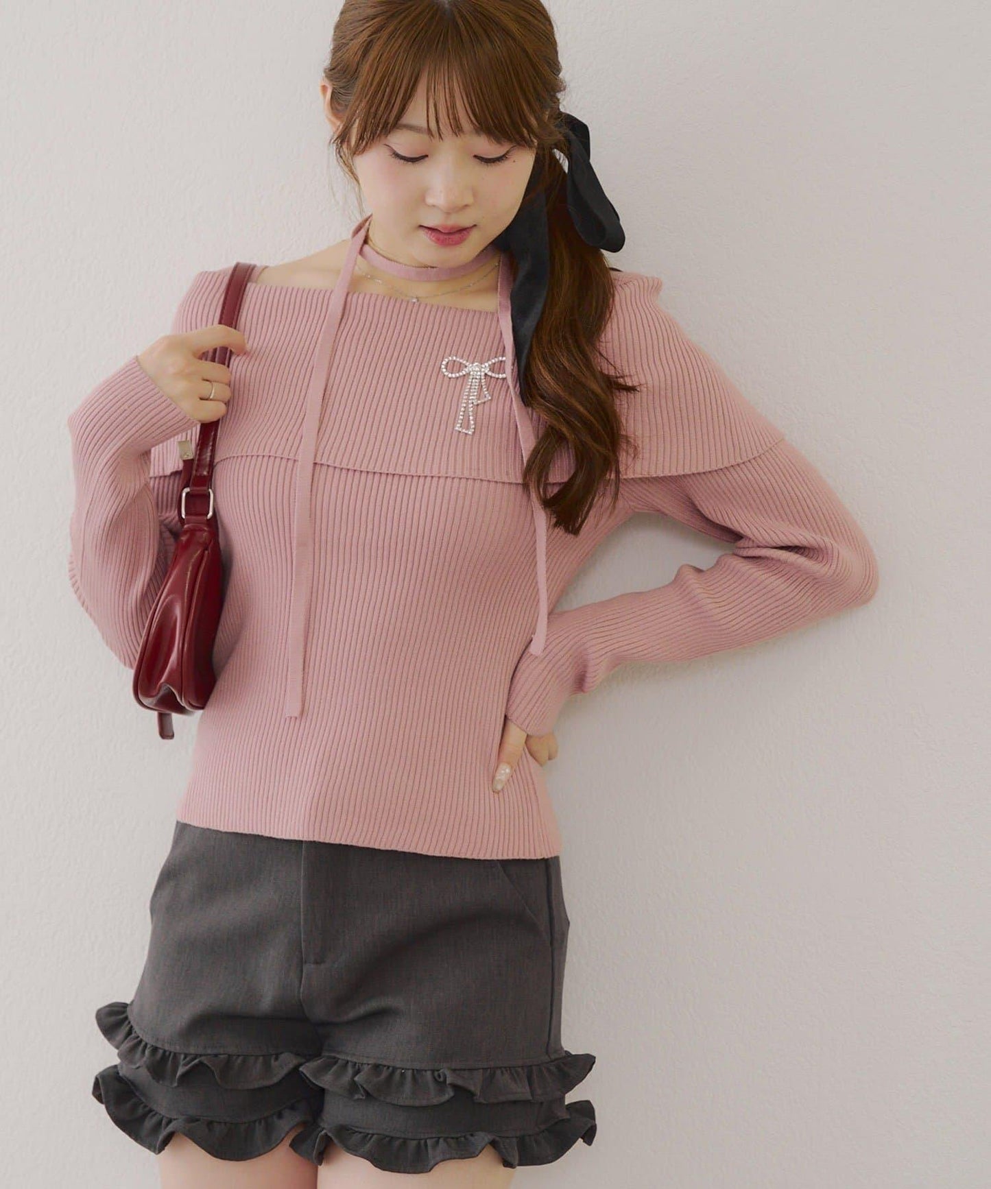 【RMAF】一字肩配胸針針織衫