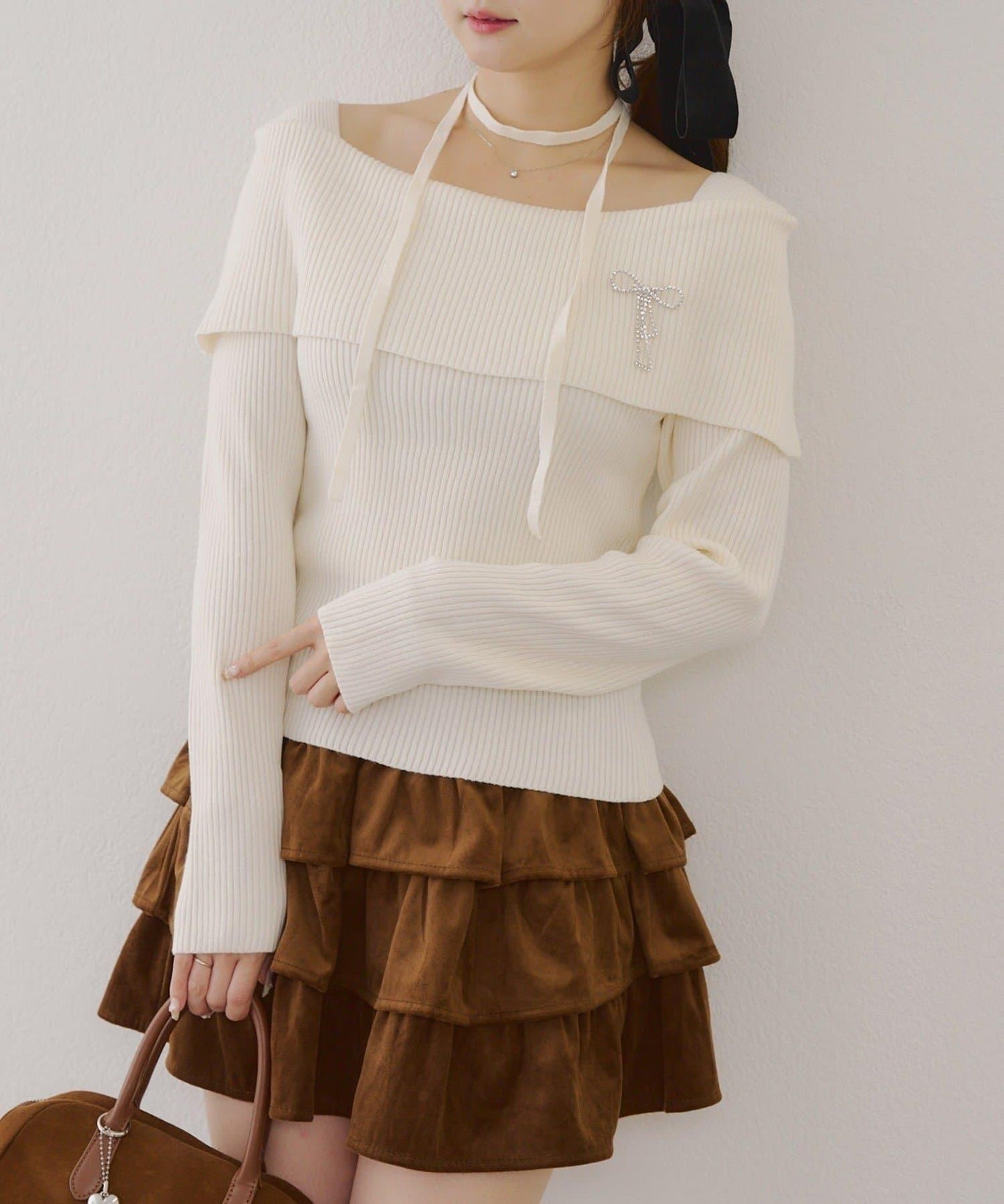 【RMAF】一字肩配胸針針織衫