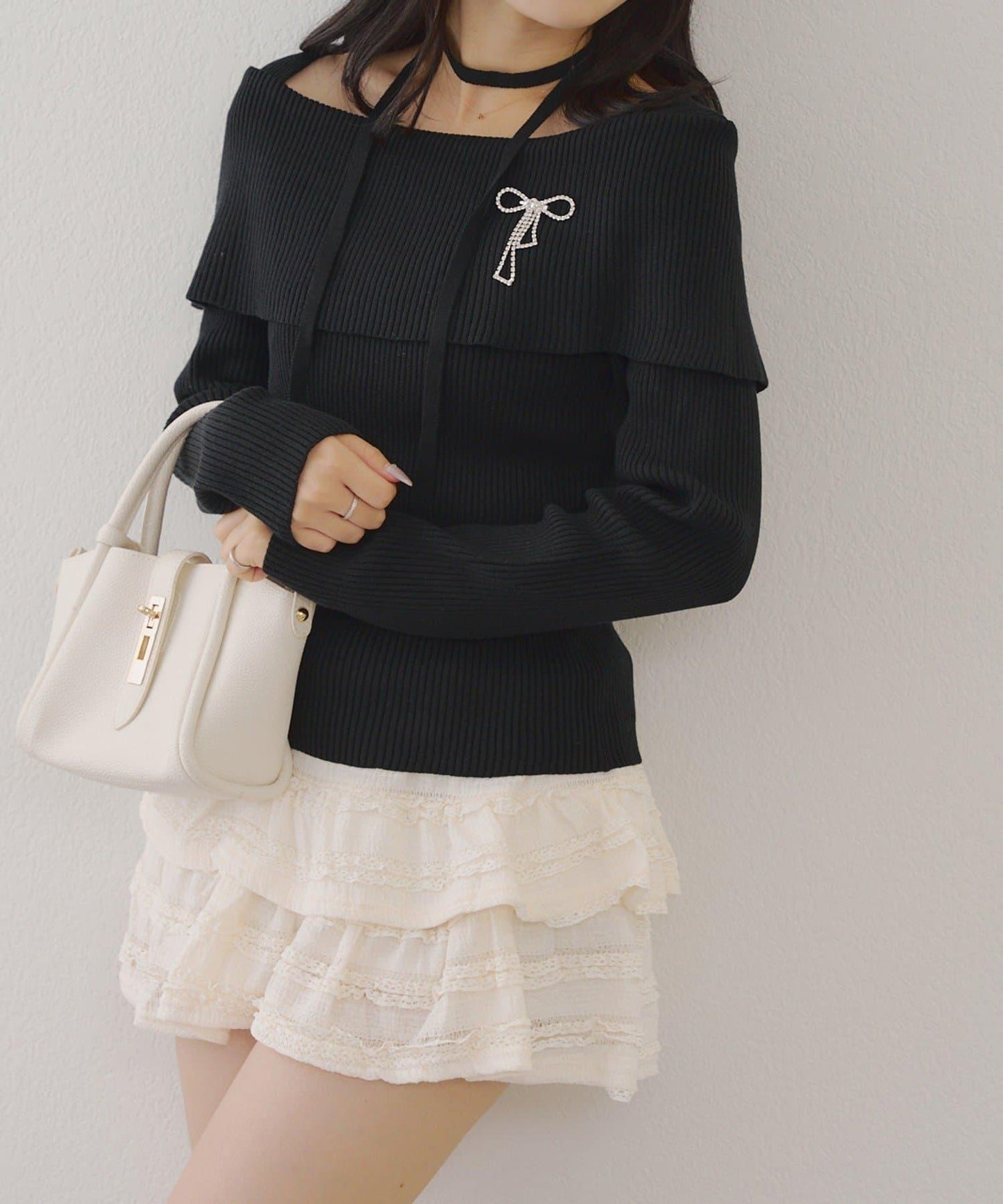 【RMAF】一字肩配胸針針織衫