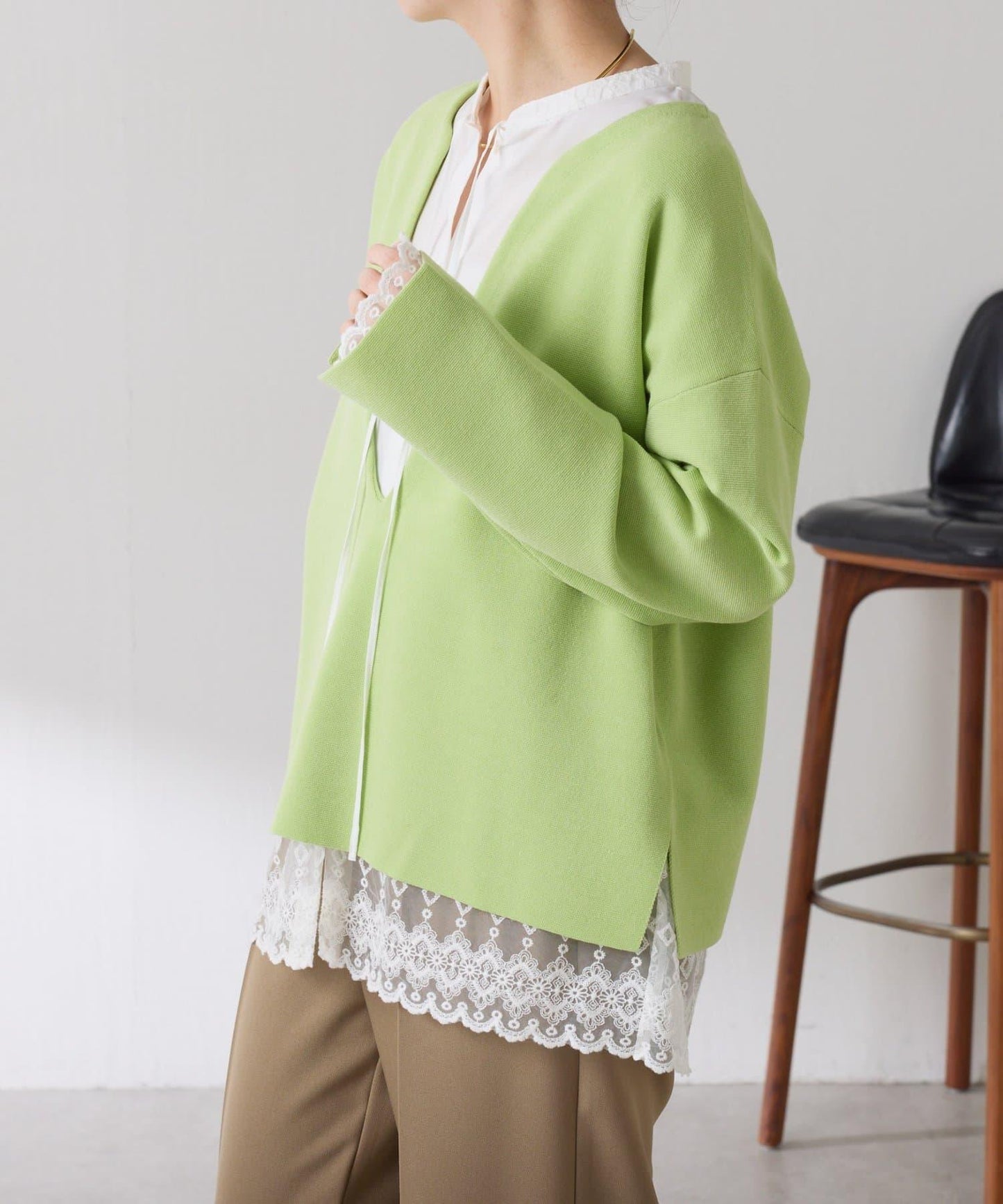 【推薦疊穿】蝴蝶結領下襬蕾絲拼接襯衫