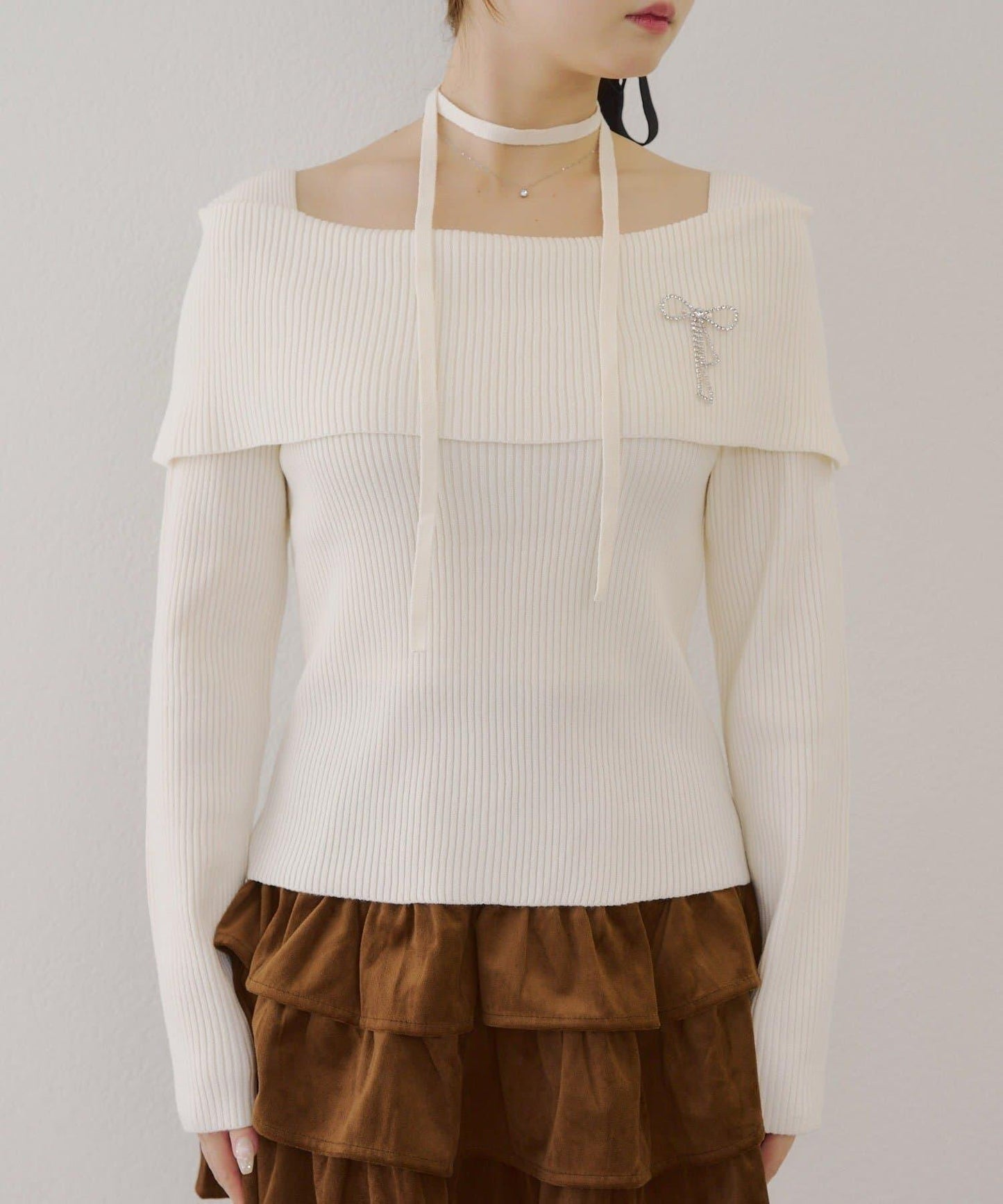 【RMAF】一字肩配胸針針織衫