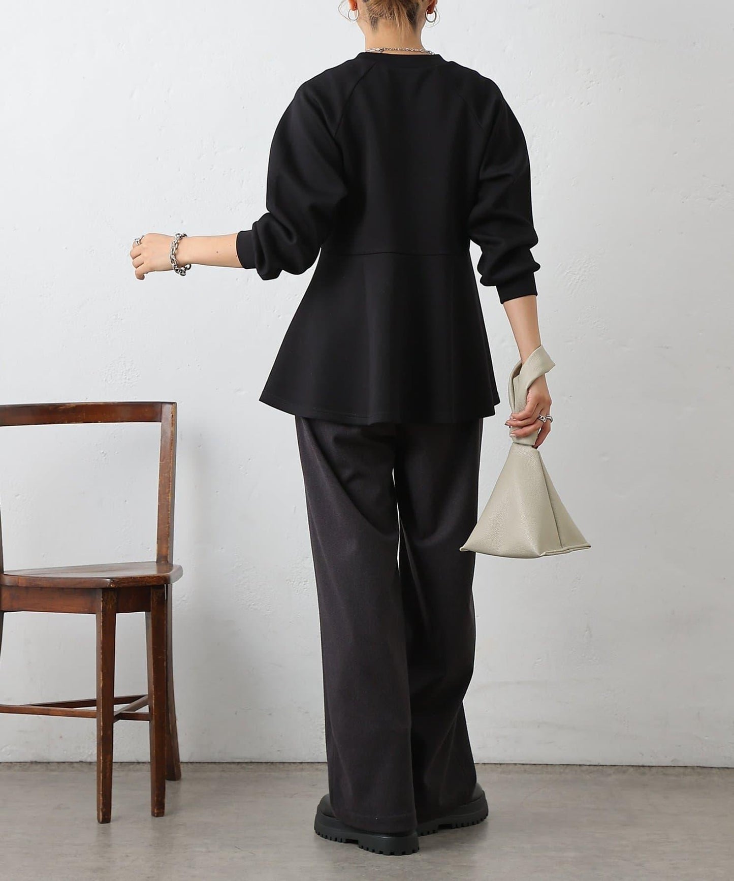 箱型荷葉邊下襬套頭衫