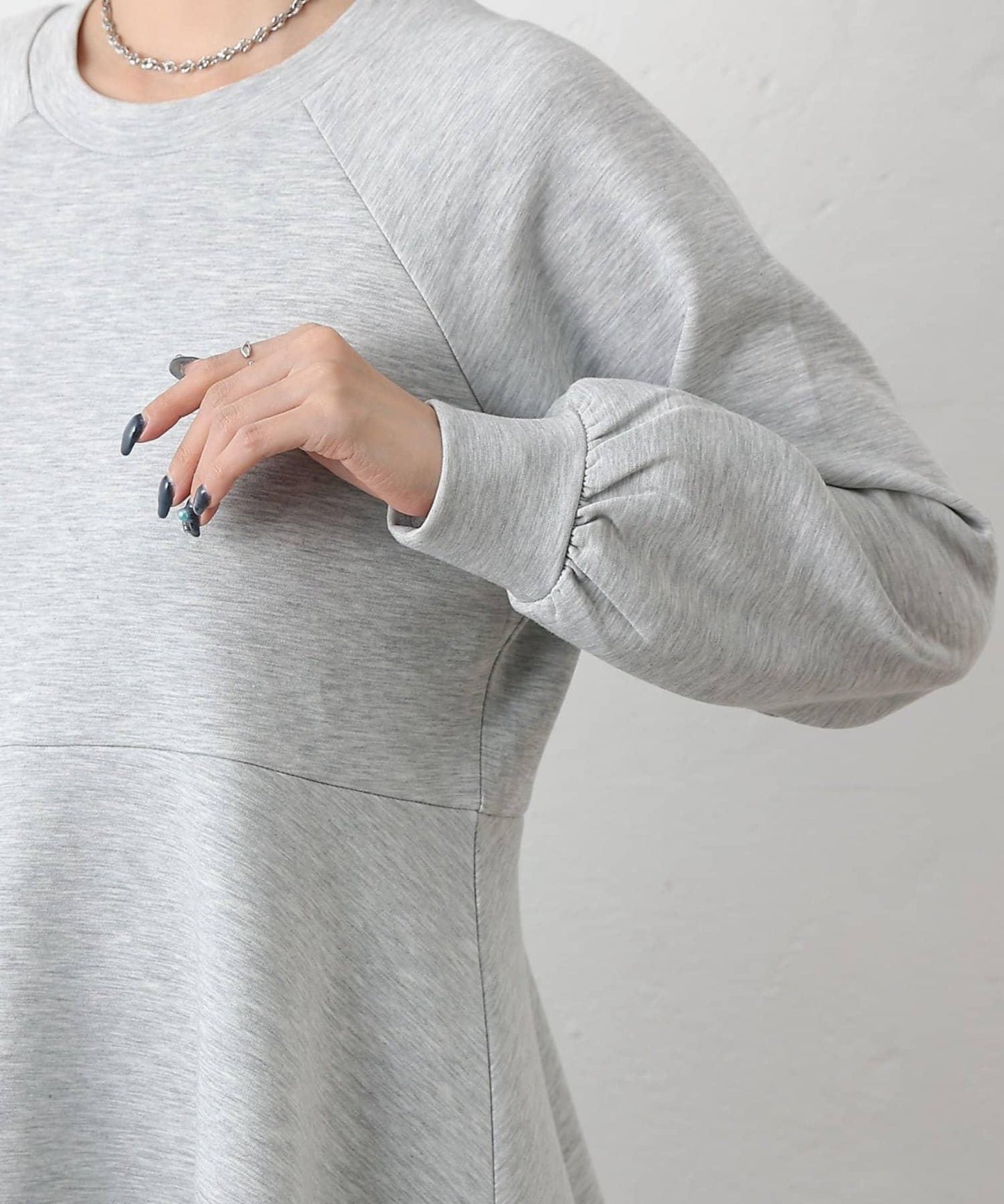 箱型荷葉邊下襬套頭衫