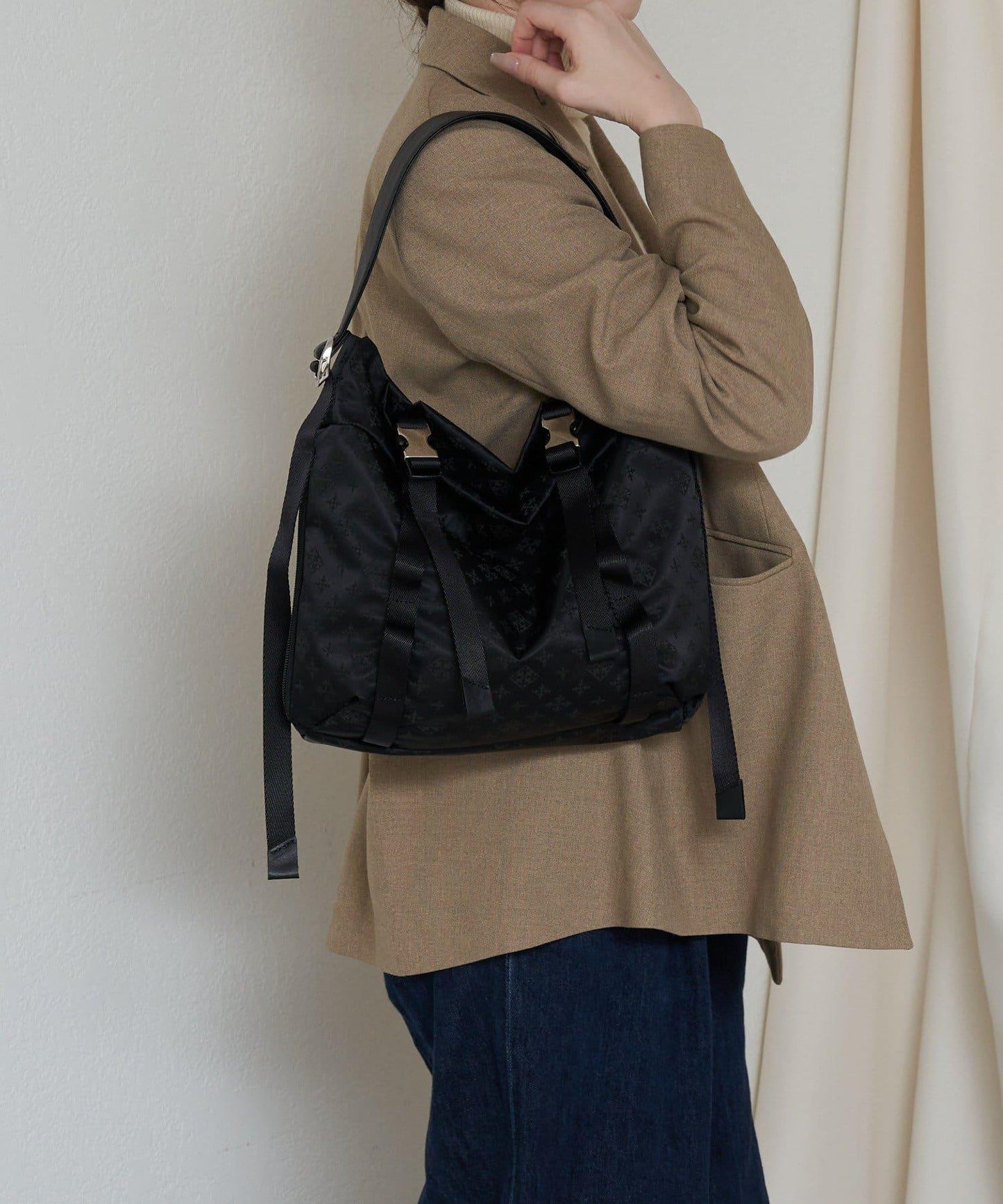 尼龍提花金屬扣中號單肩包