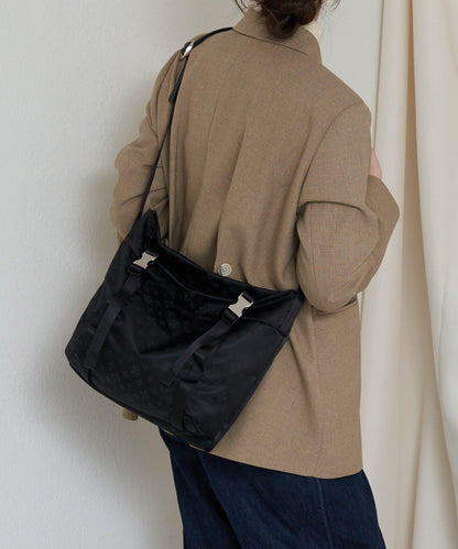 尼龍提花金屬扣中號單肩包