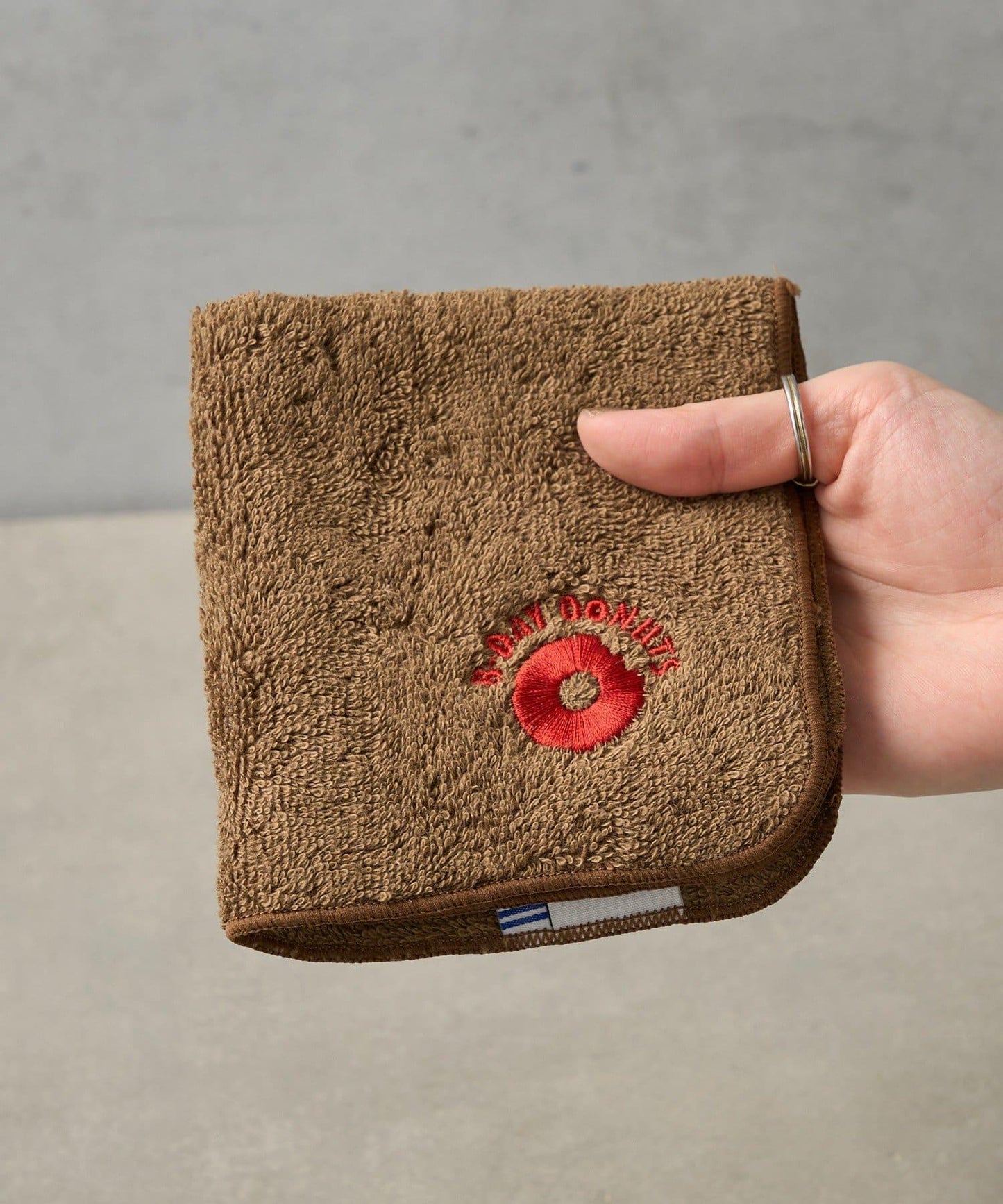 B-DAY DONUTS 刺繡毛巾手帕