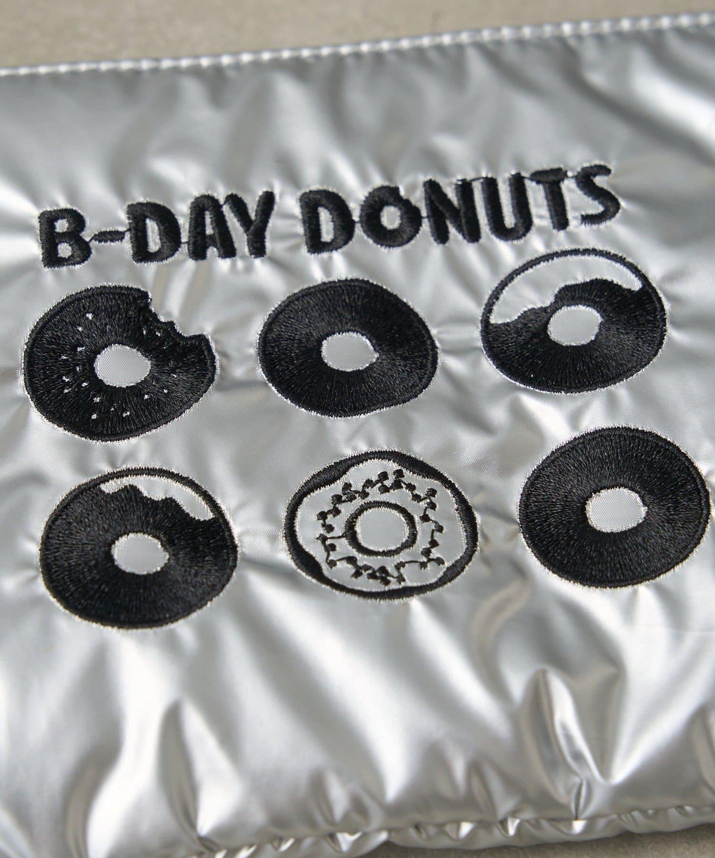 B-DAY DONUTS 刺繡收納包