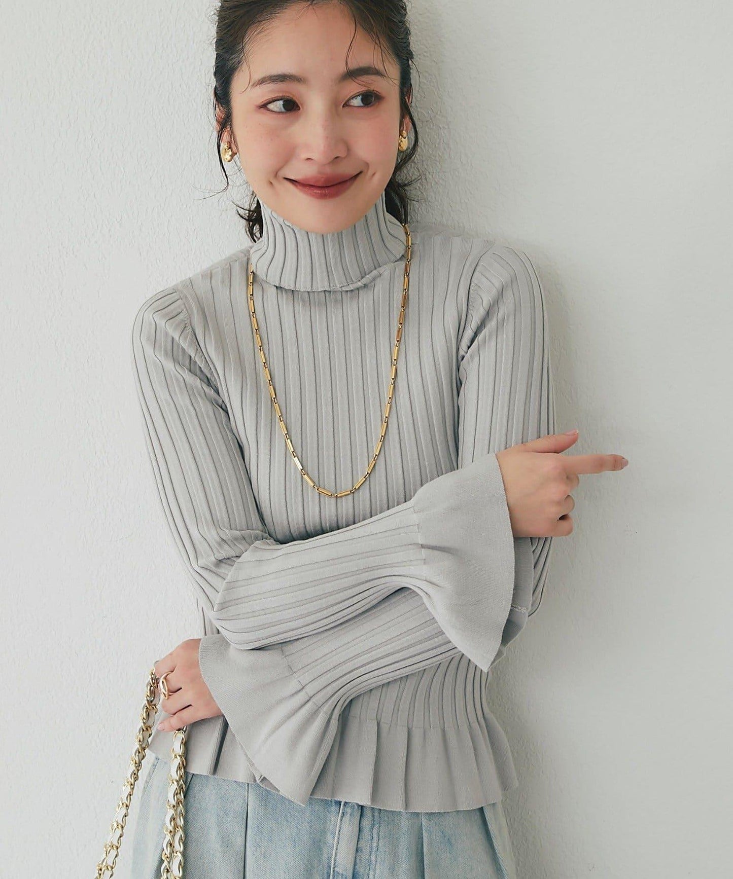 荷葉邊高領羅紋針織衫