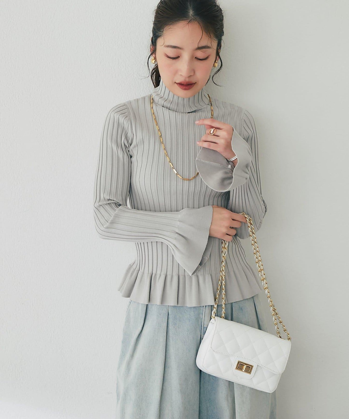 荷葉邊高領羅紋針織衫