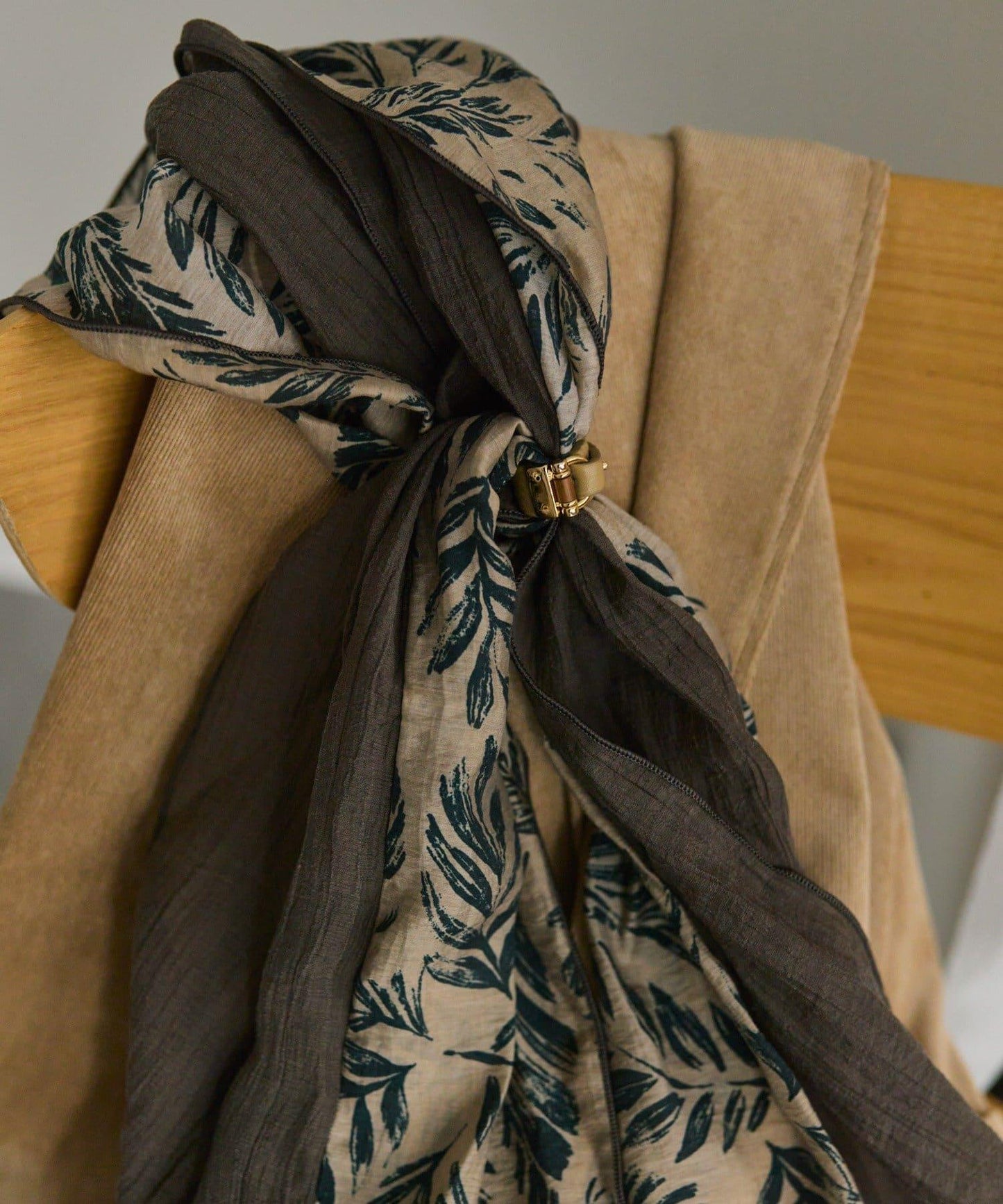 帶戒指拼色葉子圖案圍巾