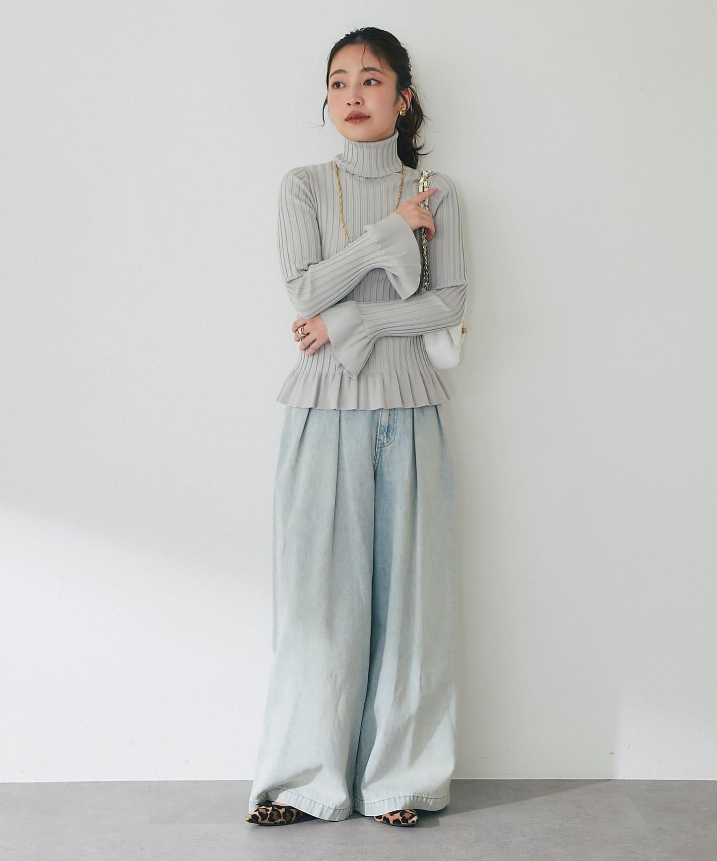 荷葉邊高領羅紋針織衫