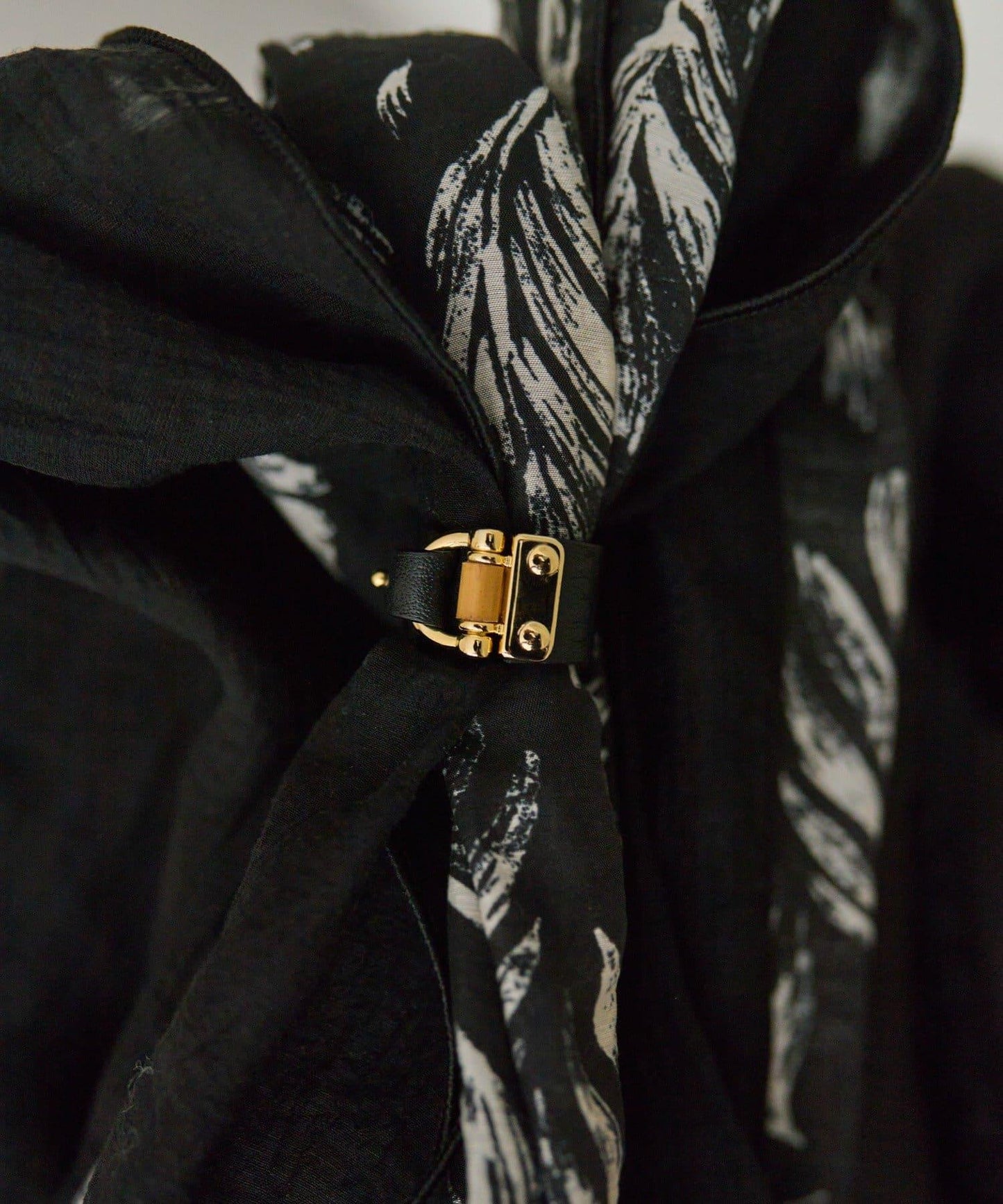 帶戒指拼色葉子圖案圍巾