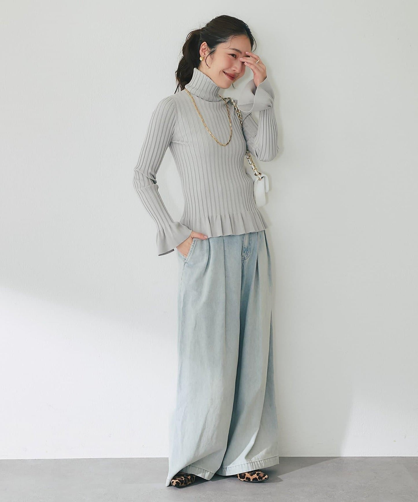 荷葉邊高領羅紋針織衫