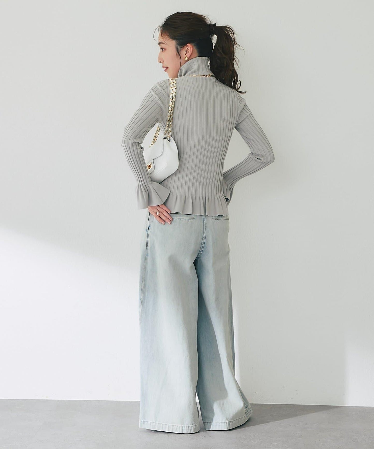 荷葉邊高領羅紋針織衫