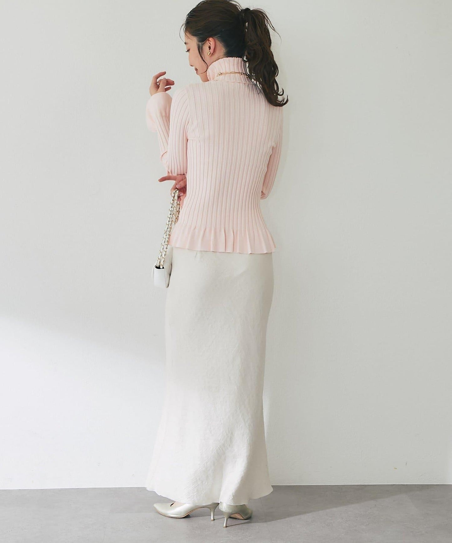 荷葉邊高領羅紋針織衫