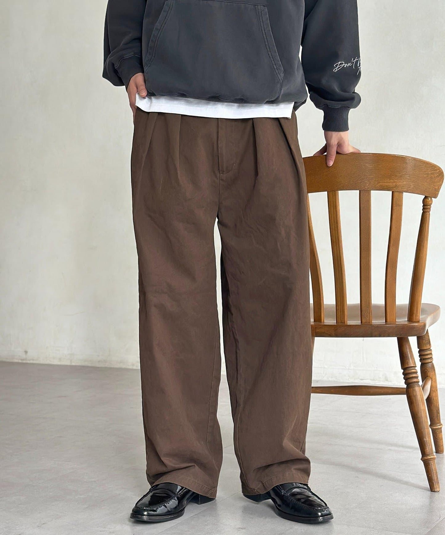 色素染斜紋寬鬆褶皺長褲