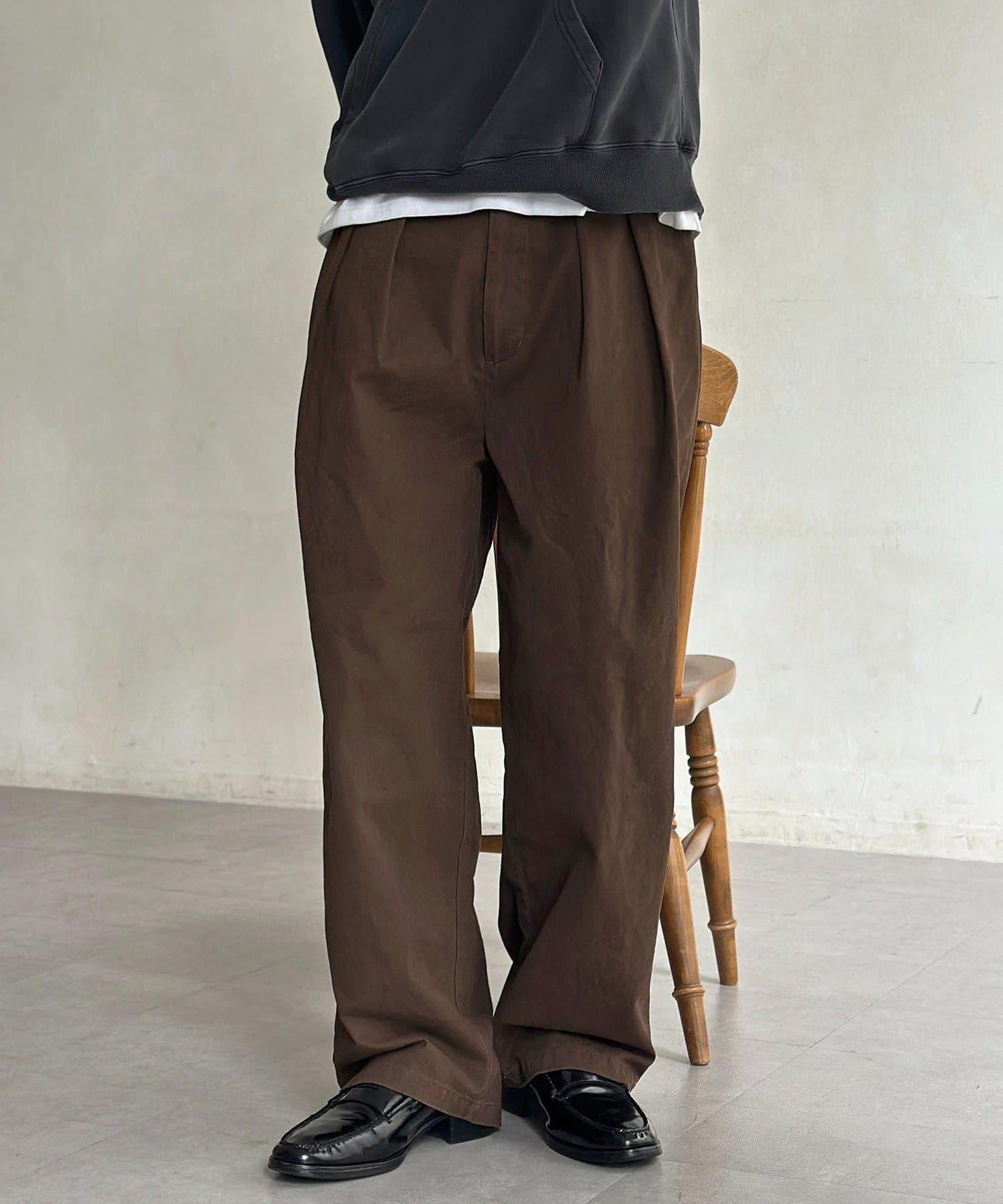 色素染斜紋寬鬆褶皺長褲