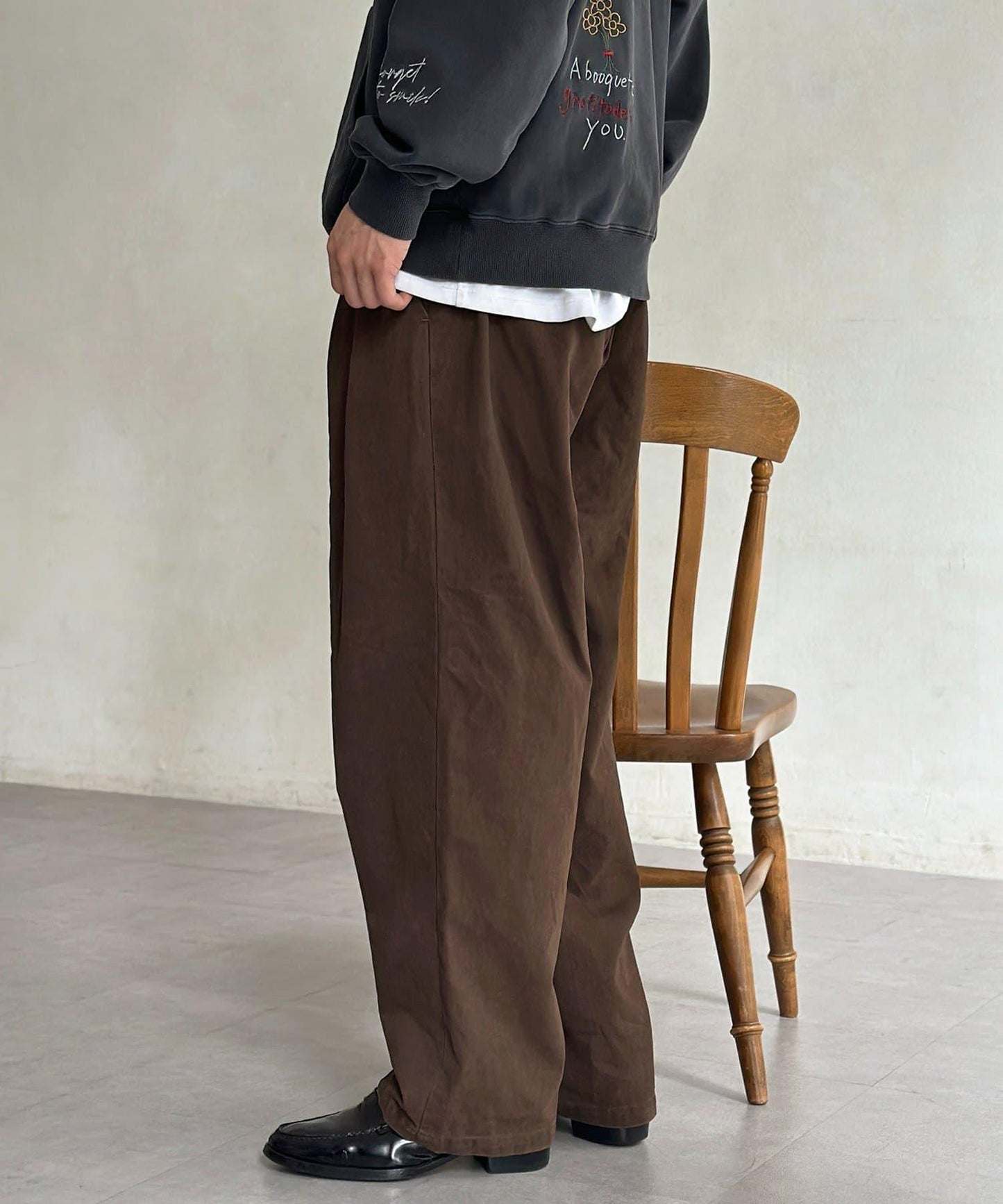 色素染斜紋寬鬆褶皺長褲