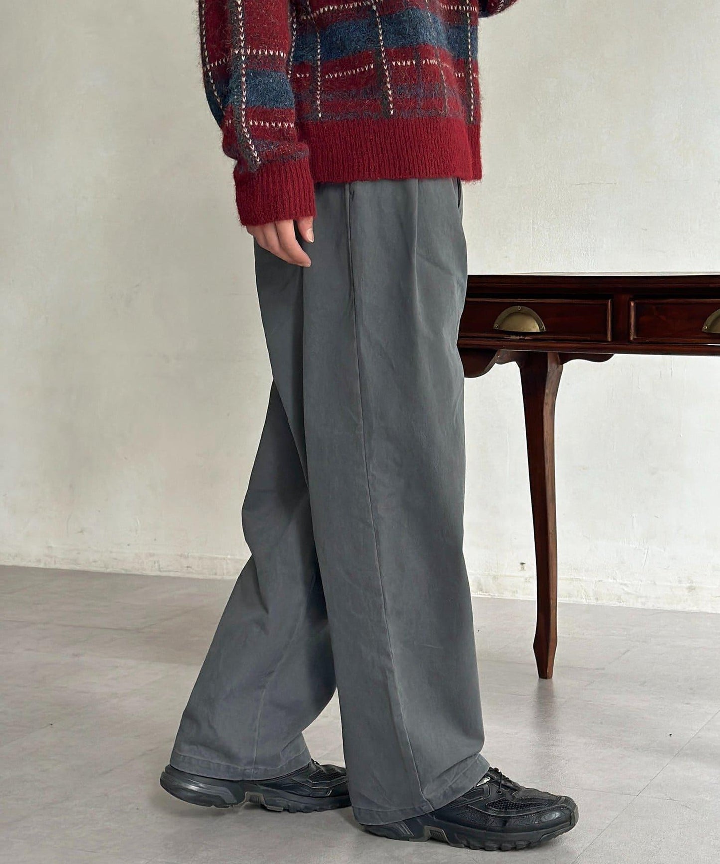 色素染斜紋寬鬆褶皺長褲