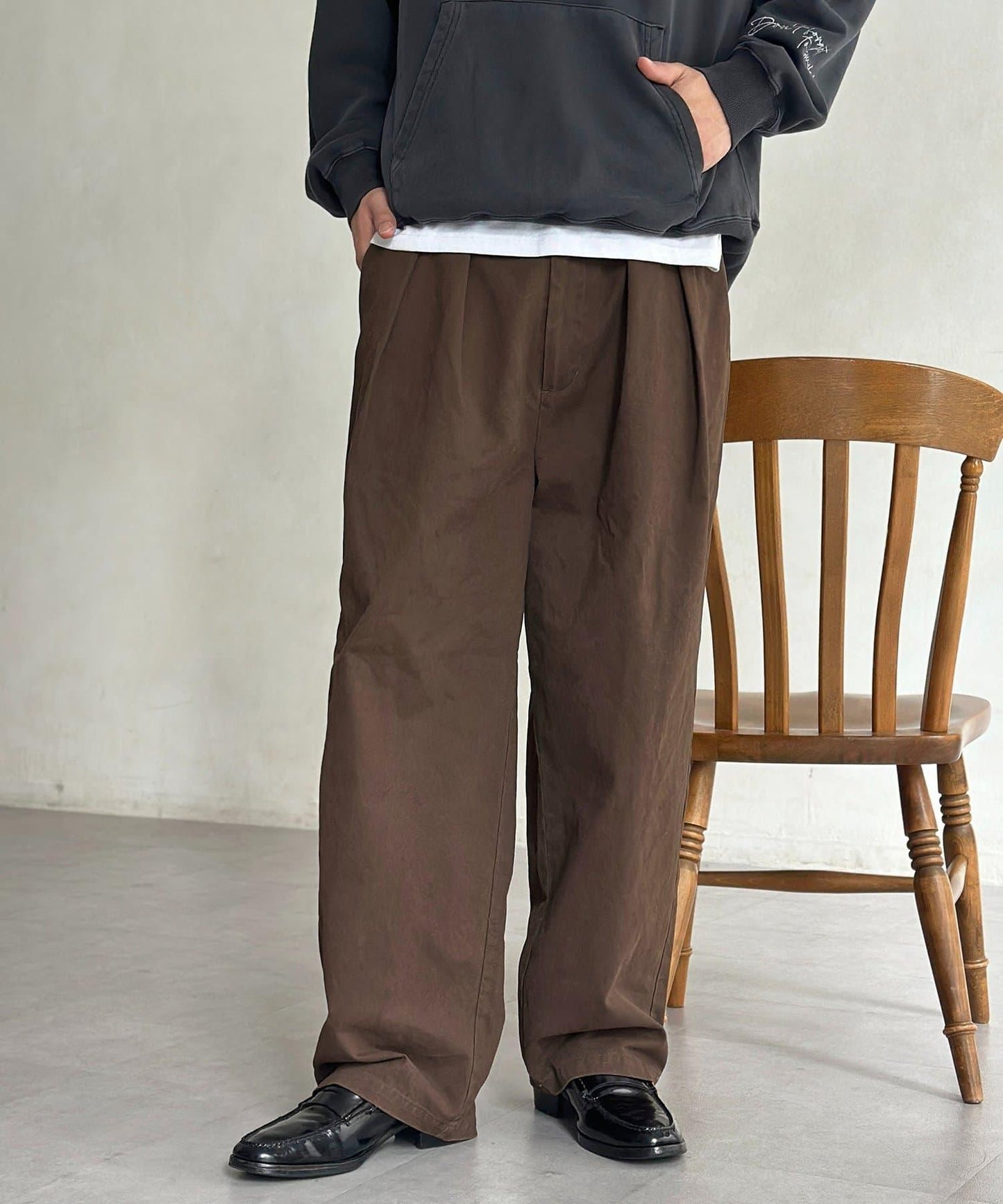 色素染斜紋寬鬆褶皺長褲