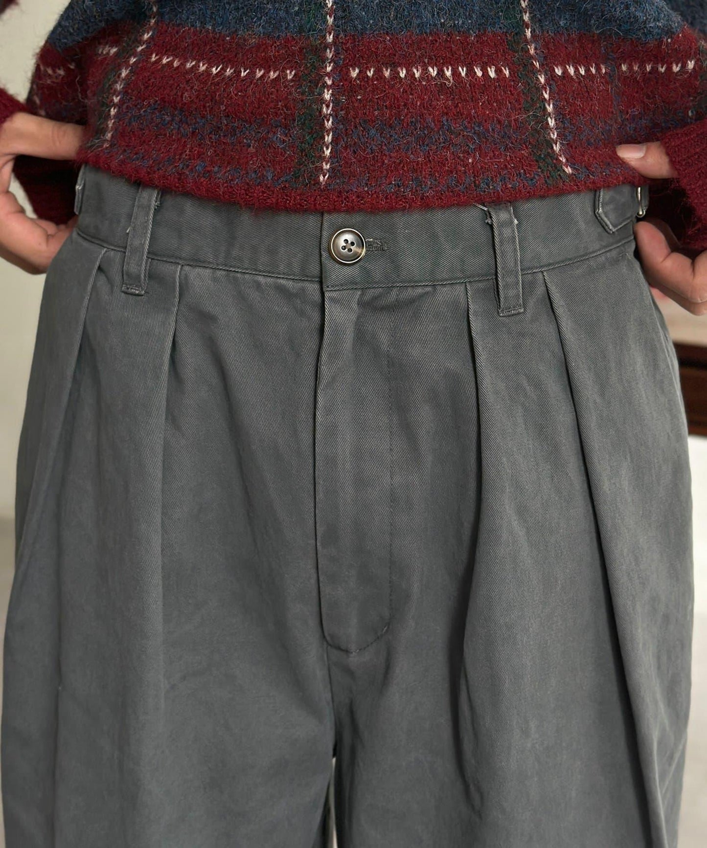 色素染斜紋寬鬆褶皺長褲