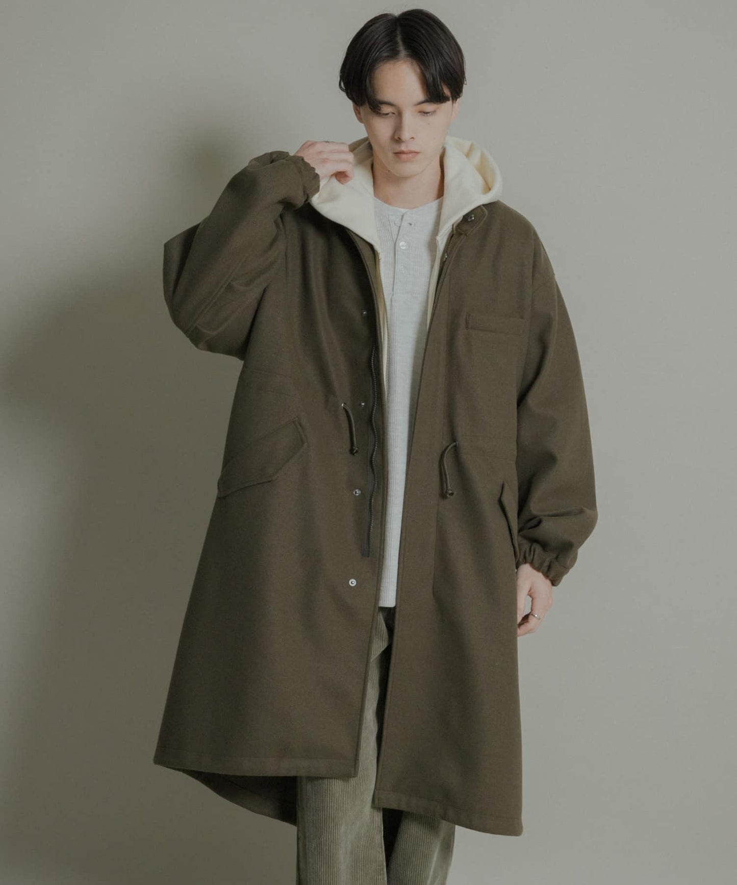 『UR TECH』剪裁呢料派克大衣