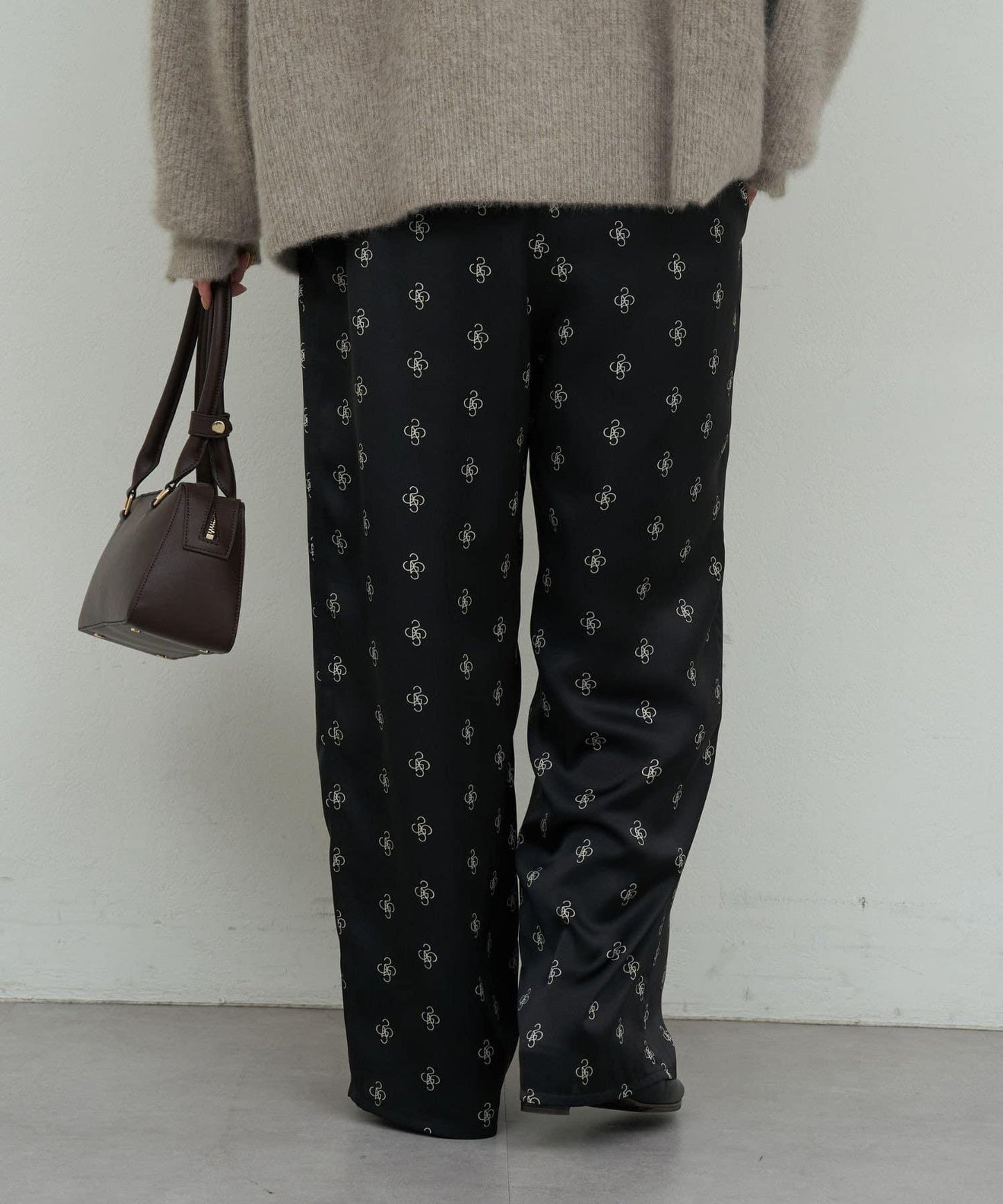 【近期開始】【可手洗】印花緞面長褲