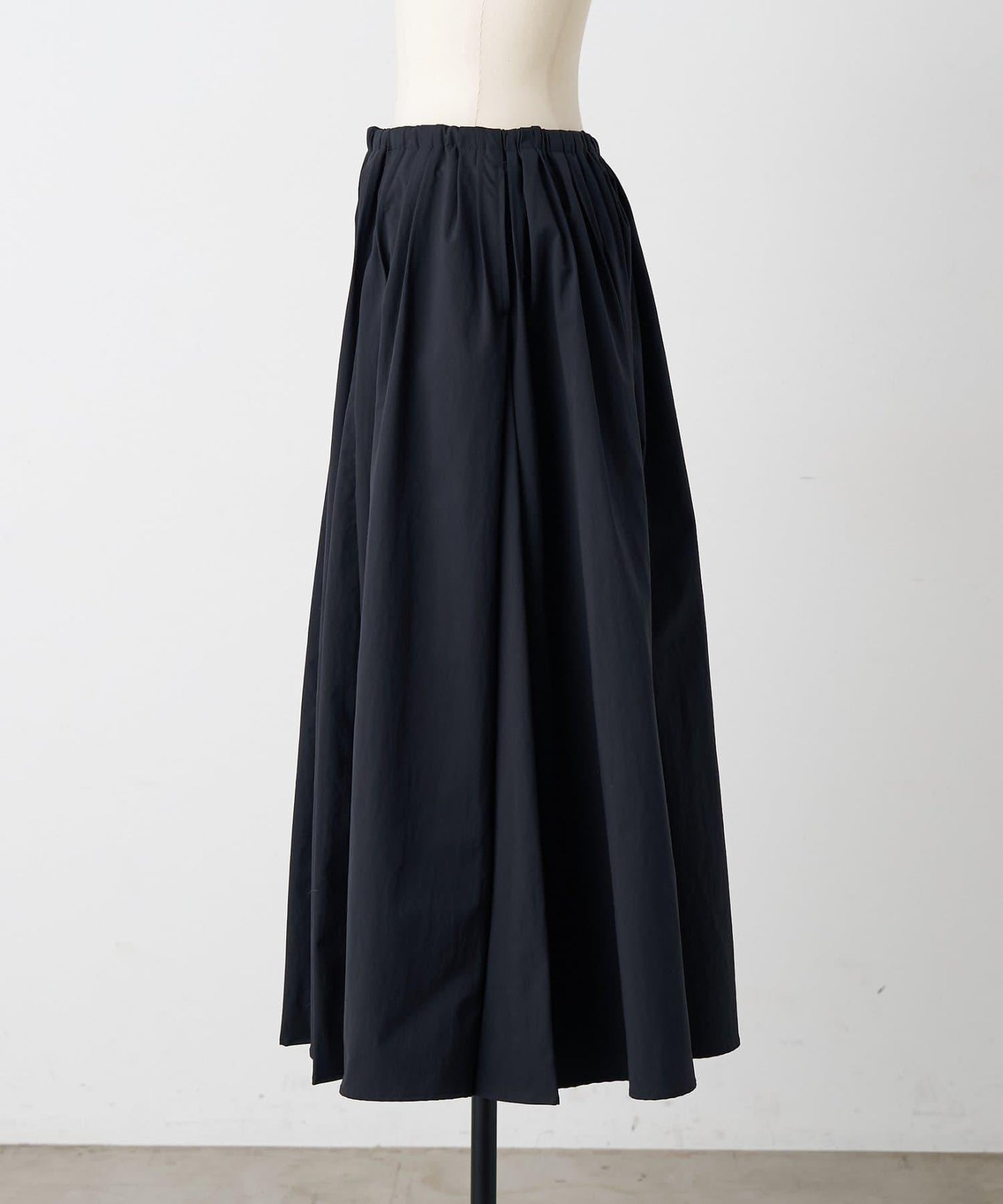 《近日開始》褶皺傘裙