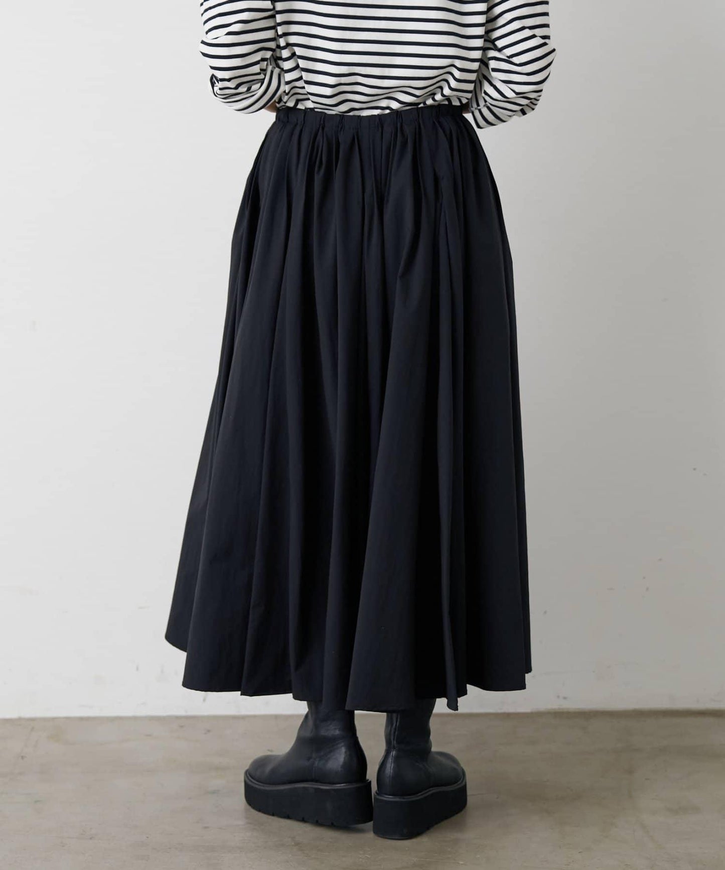 《近日開始》褶皺傘裙