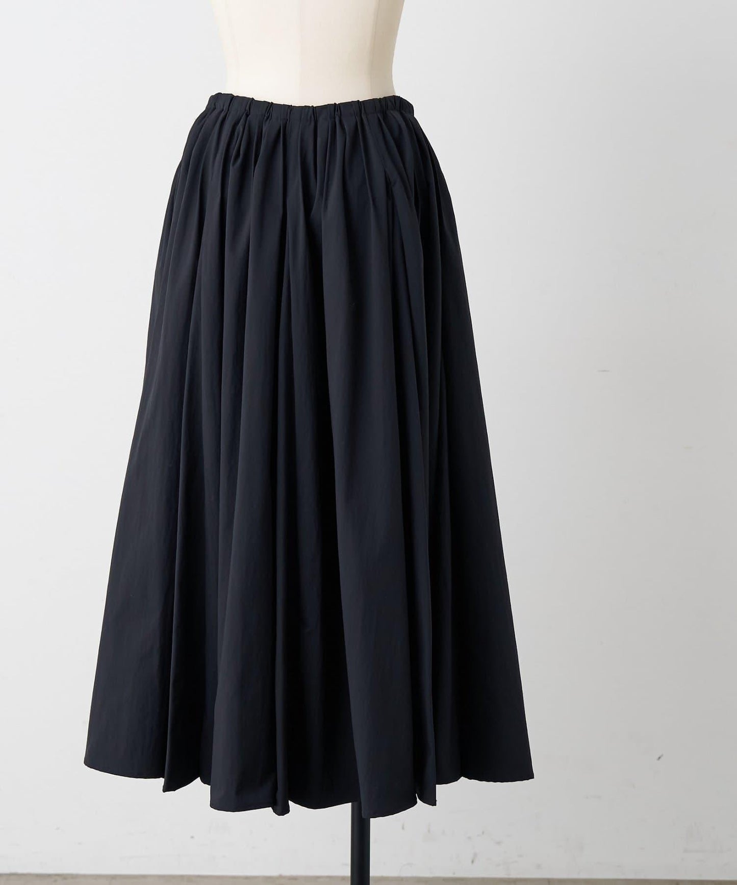 《近日開始》褶皺傘裙