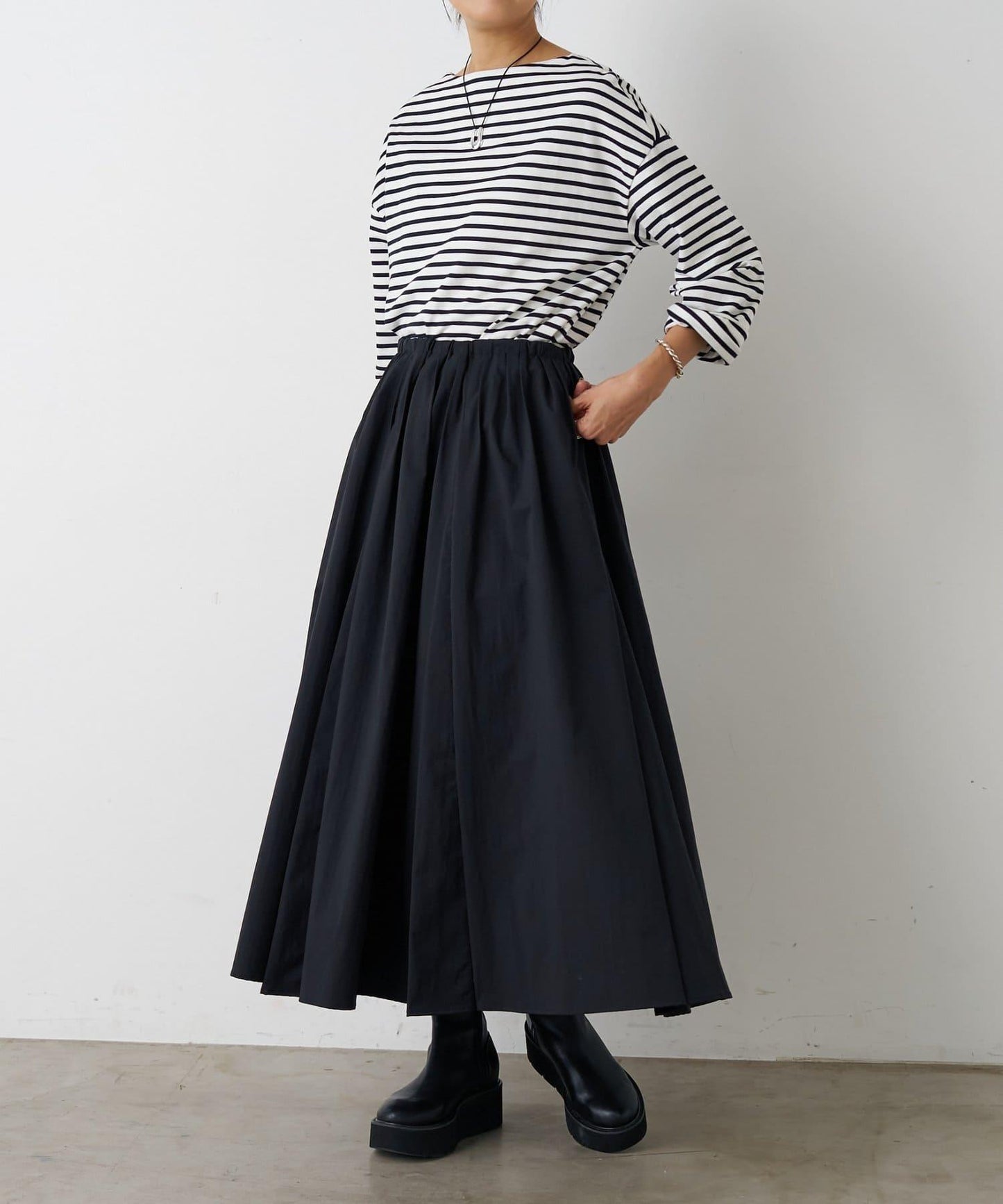 《近日開始》褶皺傘裙