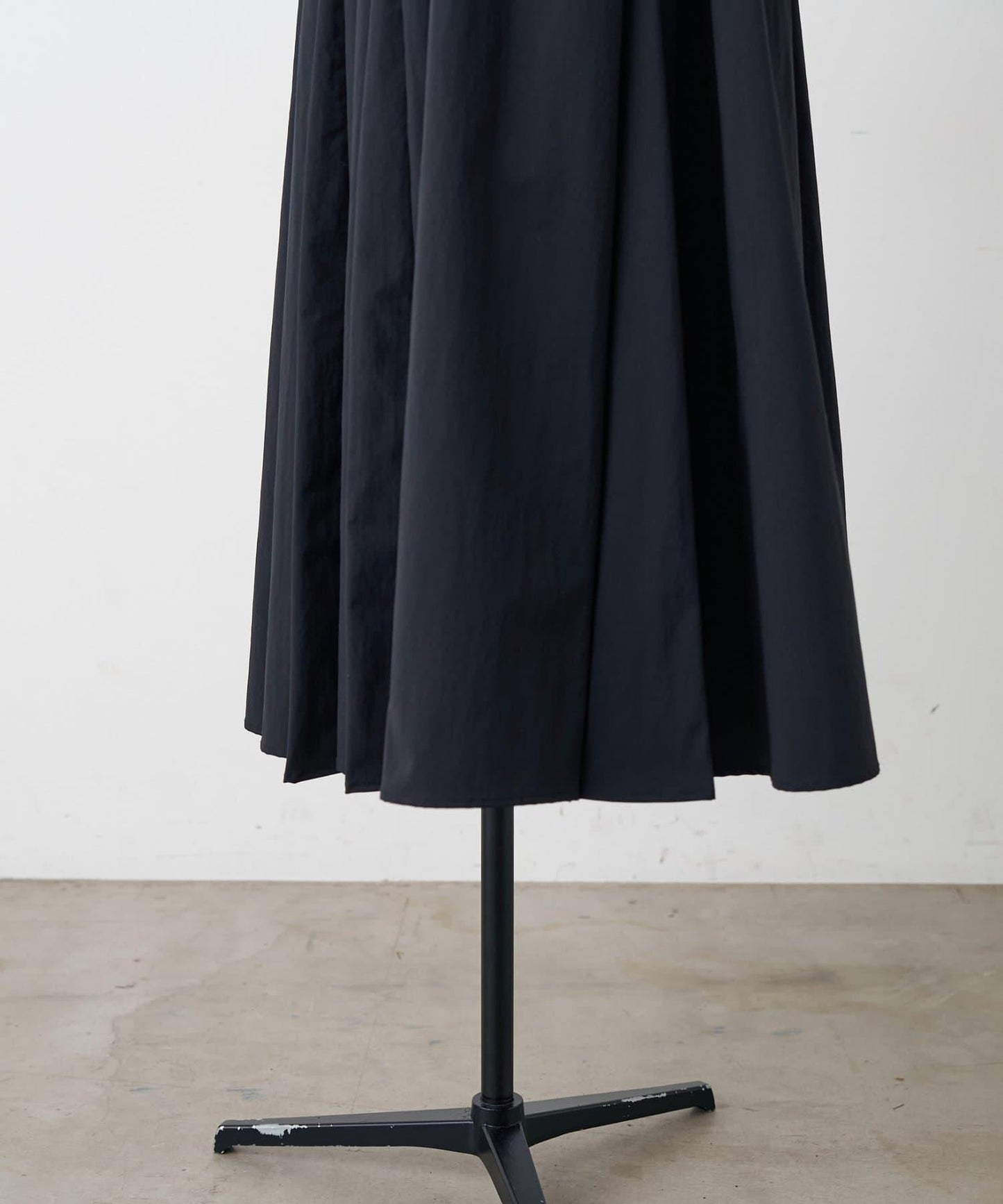 《近日開始》褶皺傘裙