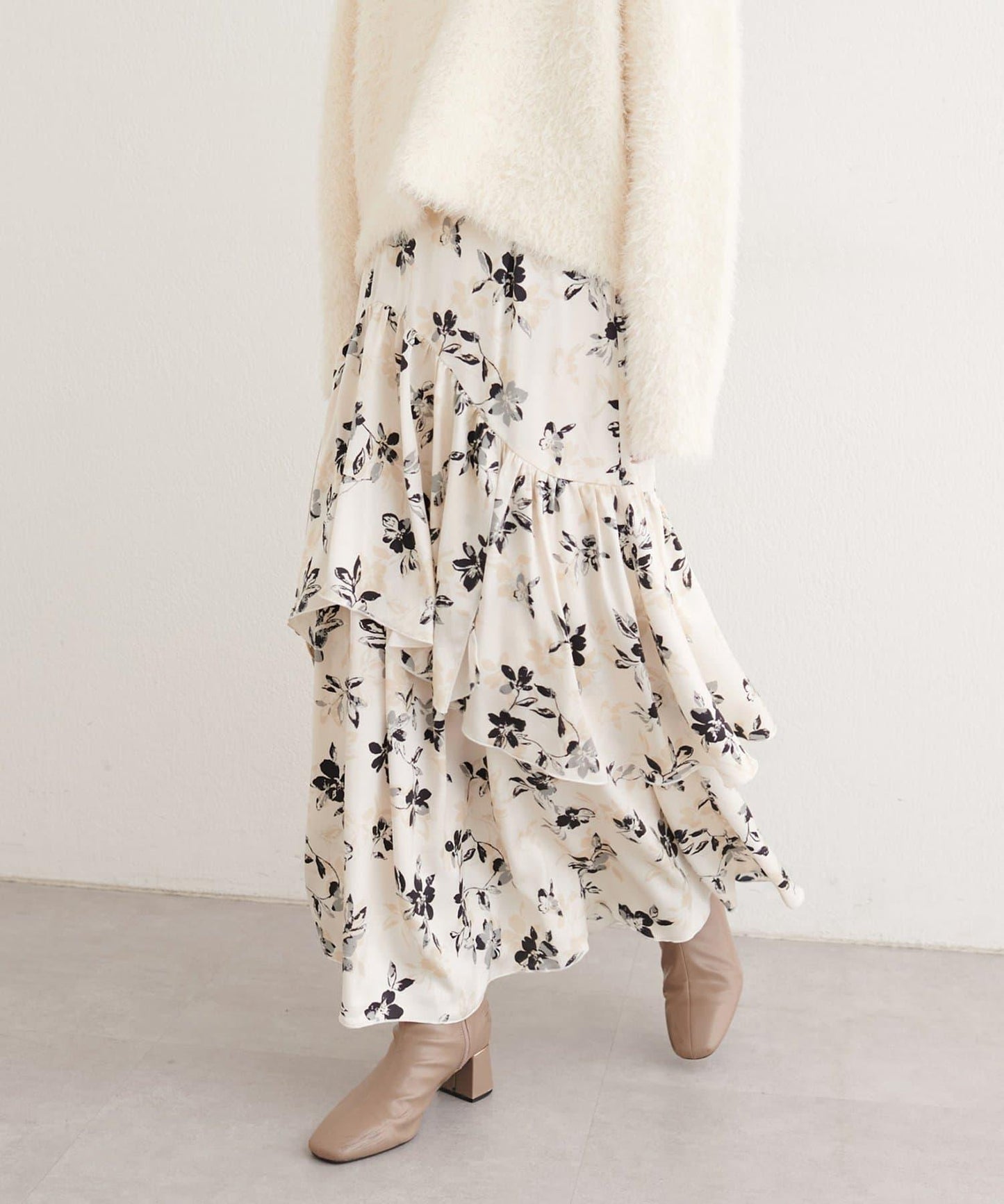 下襬包邊半身裙