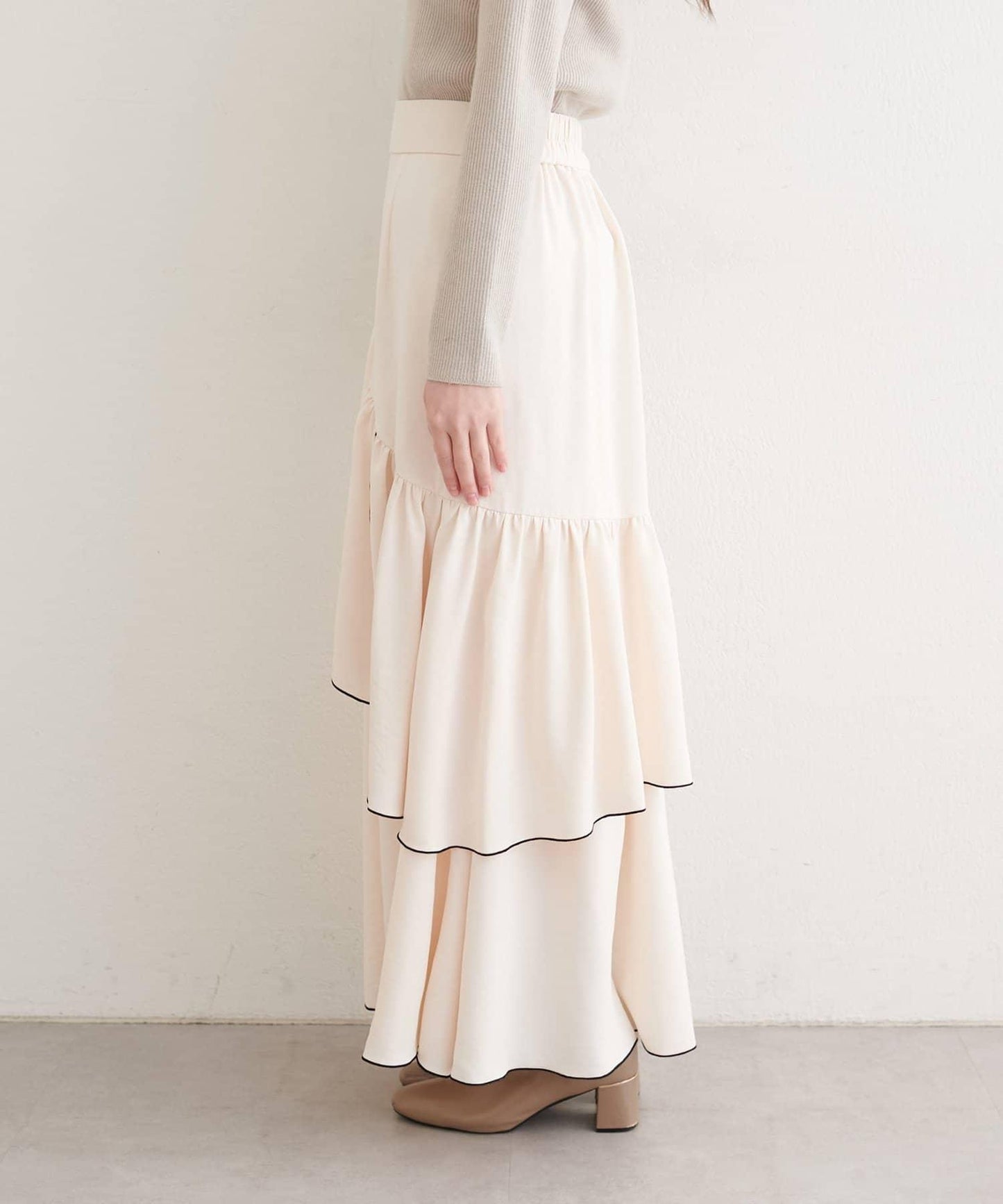 下襬包邊半身裙